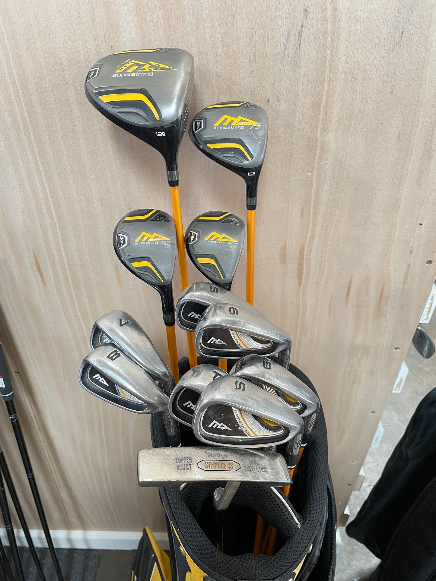 MD Golf Package Set 12 Clubs Regular Flex Graphite /Right /New Grips /Stand Bag