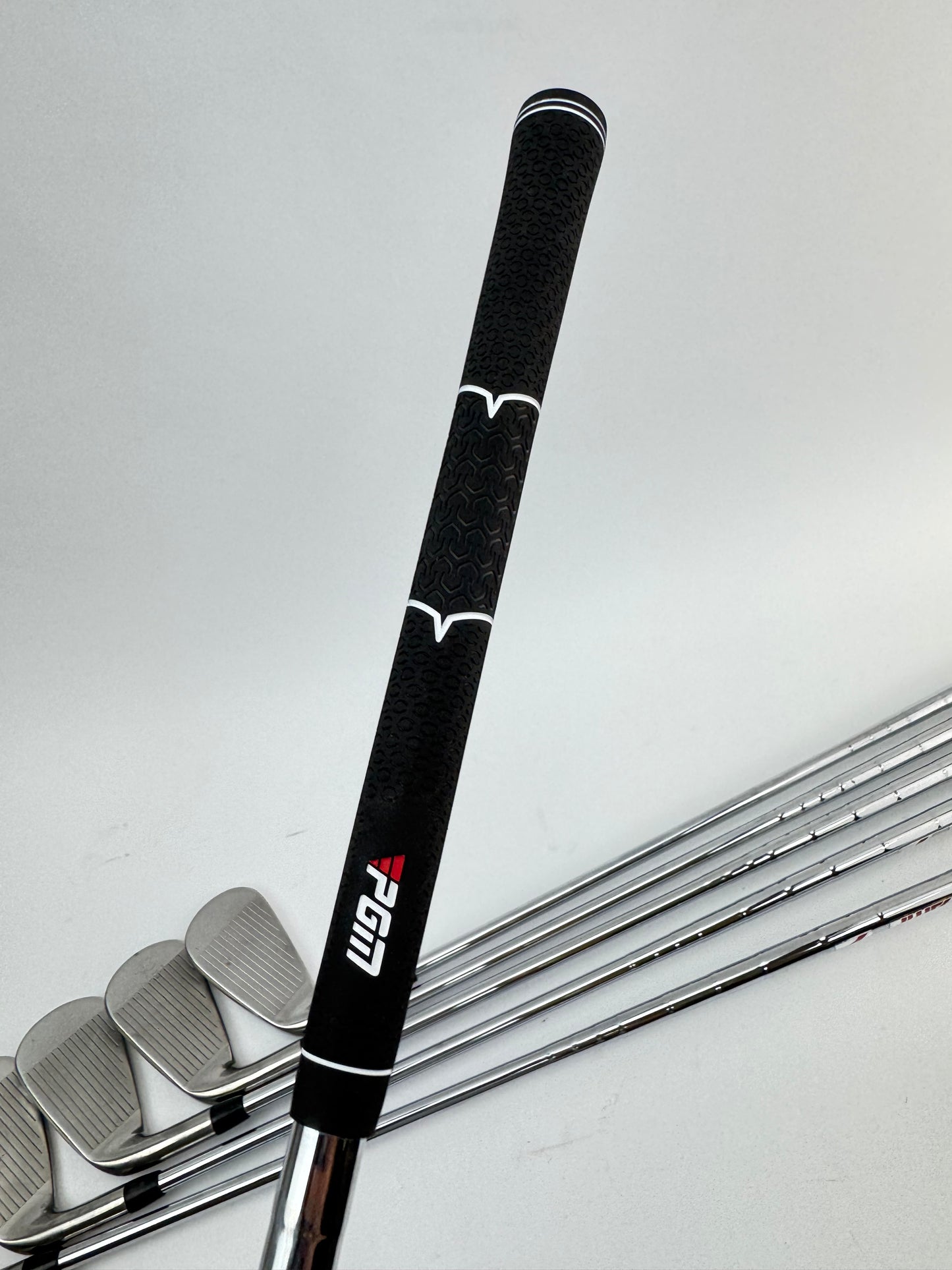 Titleist AP1 718 Irons 5-PW Amt Red R300 Regular Steel /1* Flat/New Grips /26237