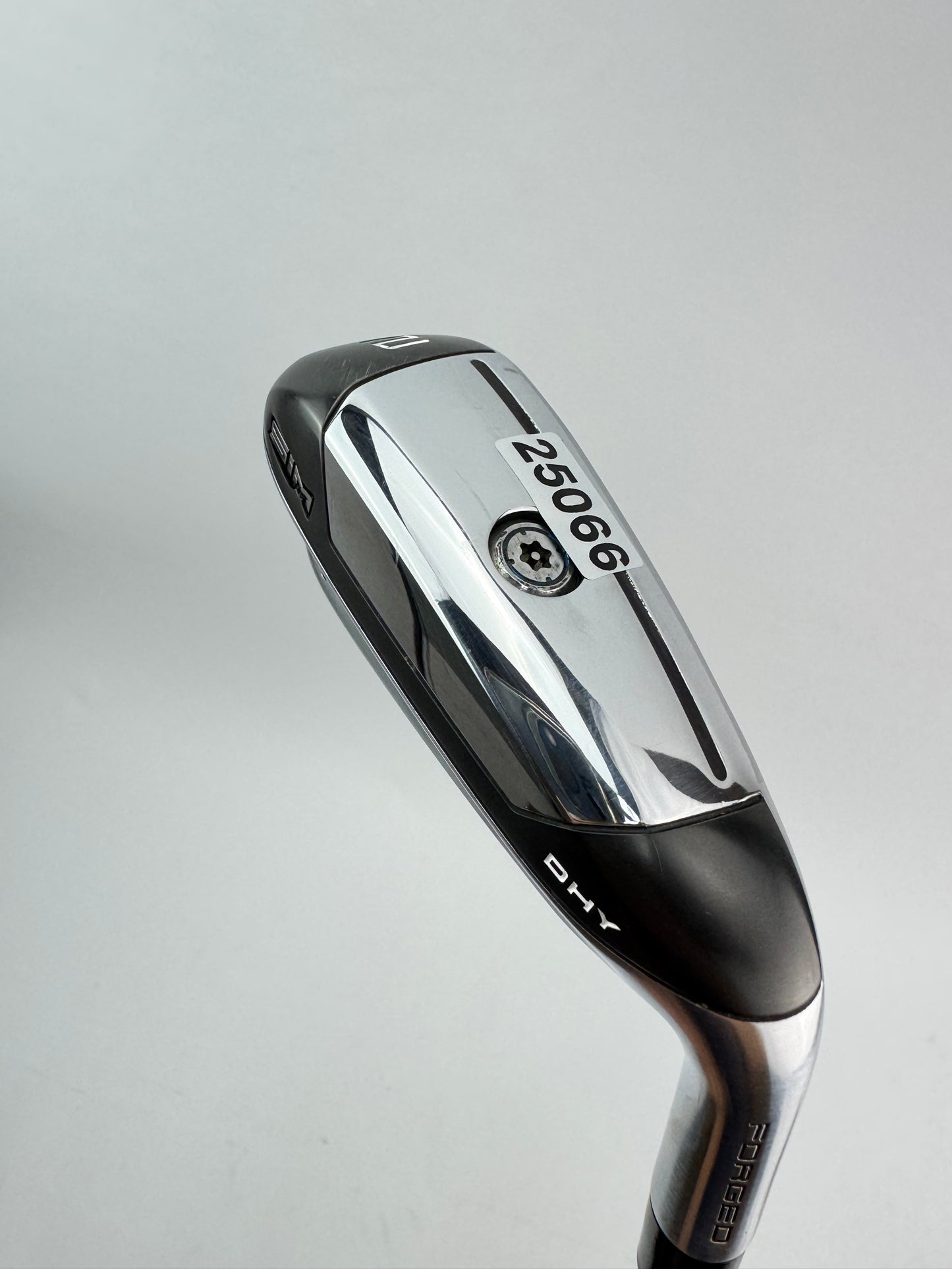 Taylormade Sim DHY 2 Iron 17* Diamana 90 Stiff Graphite /Right Handed /25066