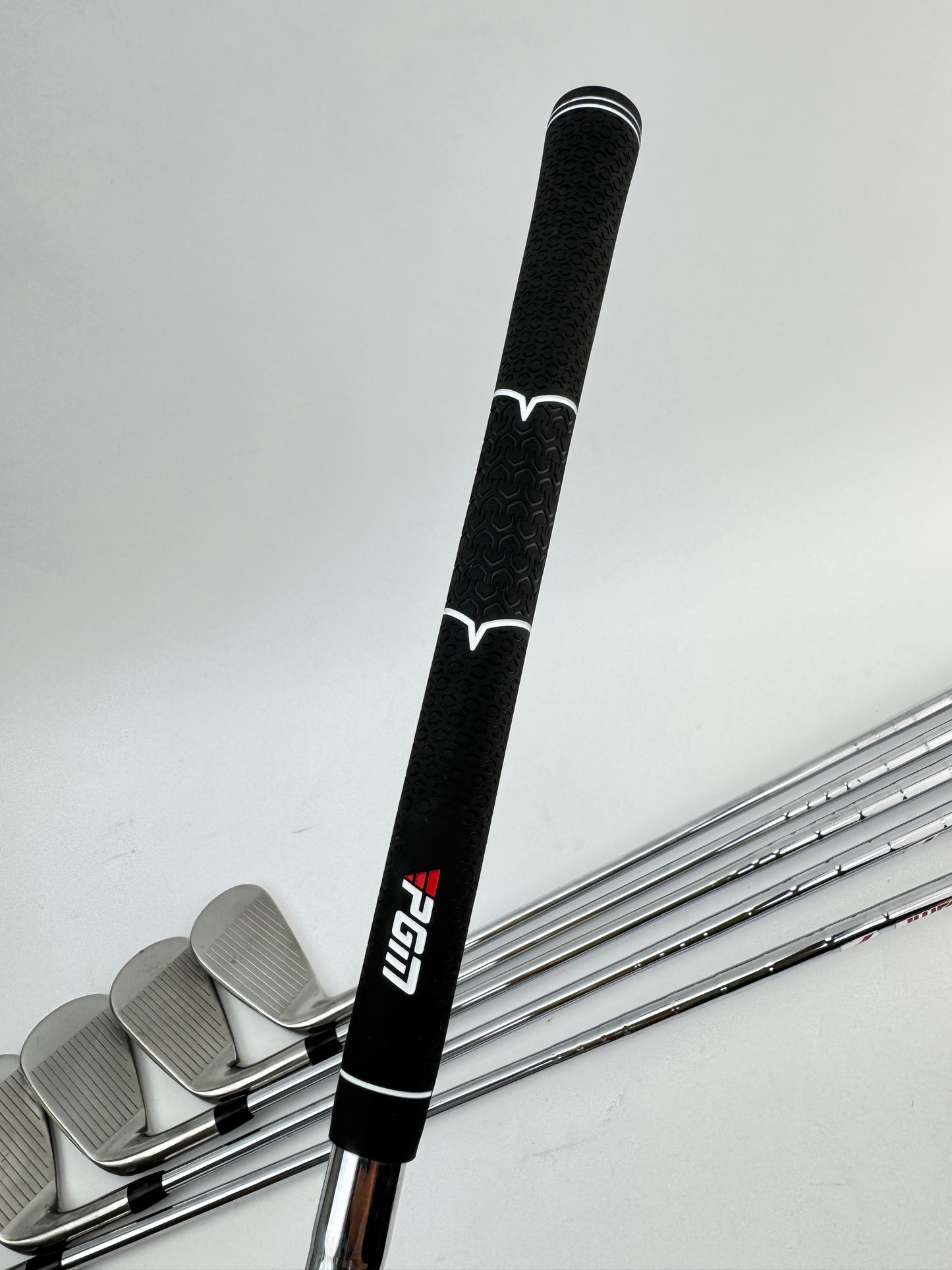 Titleist AP1 718 Irons 5-PW Amt Red R300 Regular Steel /1* Flat/New Grips /26237