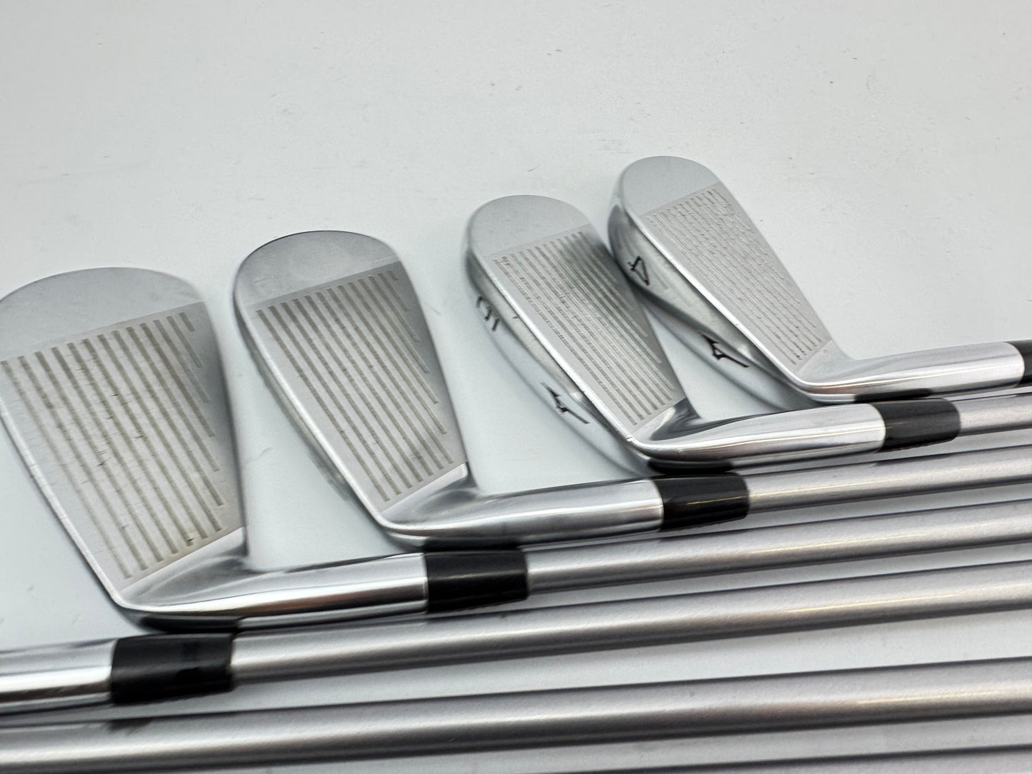 Mizuno MX200 Irons 4-PW Regular Flex Graphite /Right Handed /New Grips /30173