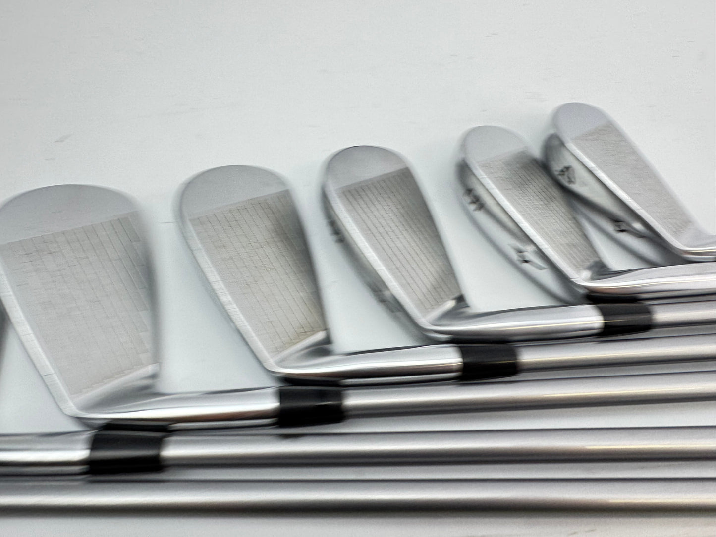 Mizuno MX200 Irons 4-PW Regular Flex Graphite /Right Handed /New Grips /30173