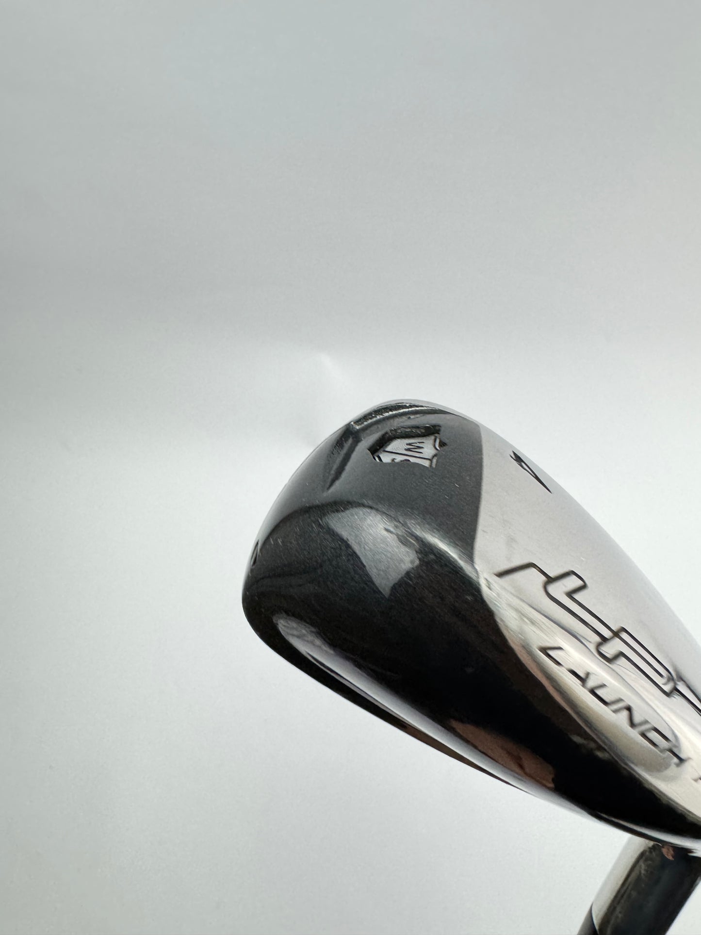 Wilson Launchpad 4 Iron 21* Aldila Rogue 75 Regular Graphite /Right /27810