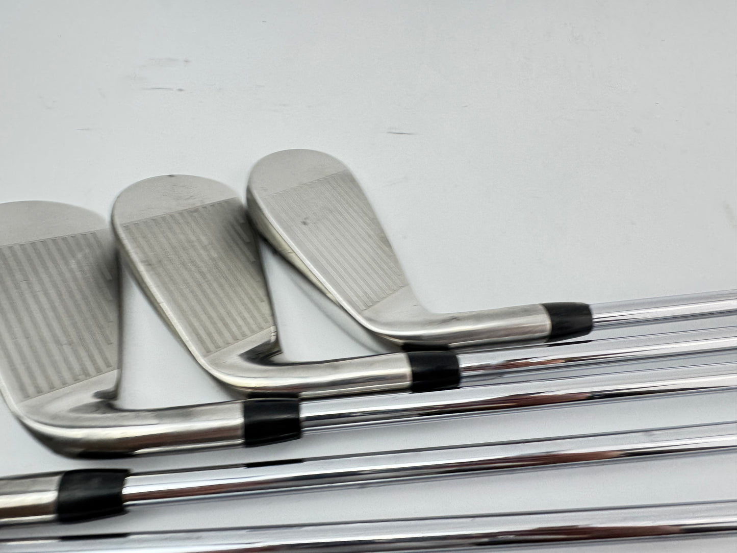 Titleist AP1 718 Irons 5-PW Amt Red R300 Regular Steel /1* Flat/New Grips /26237