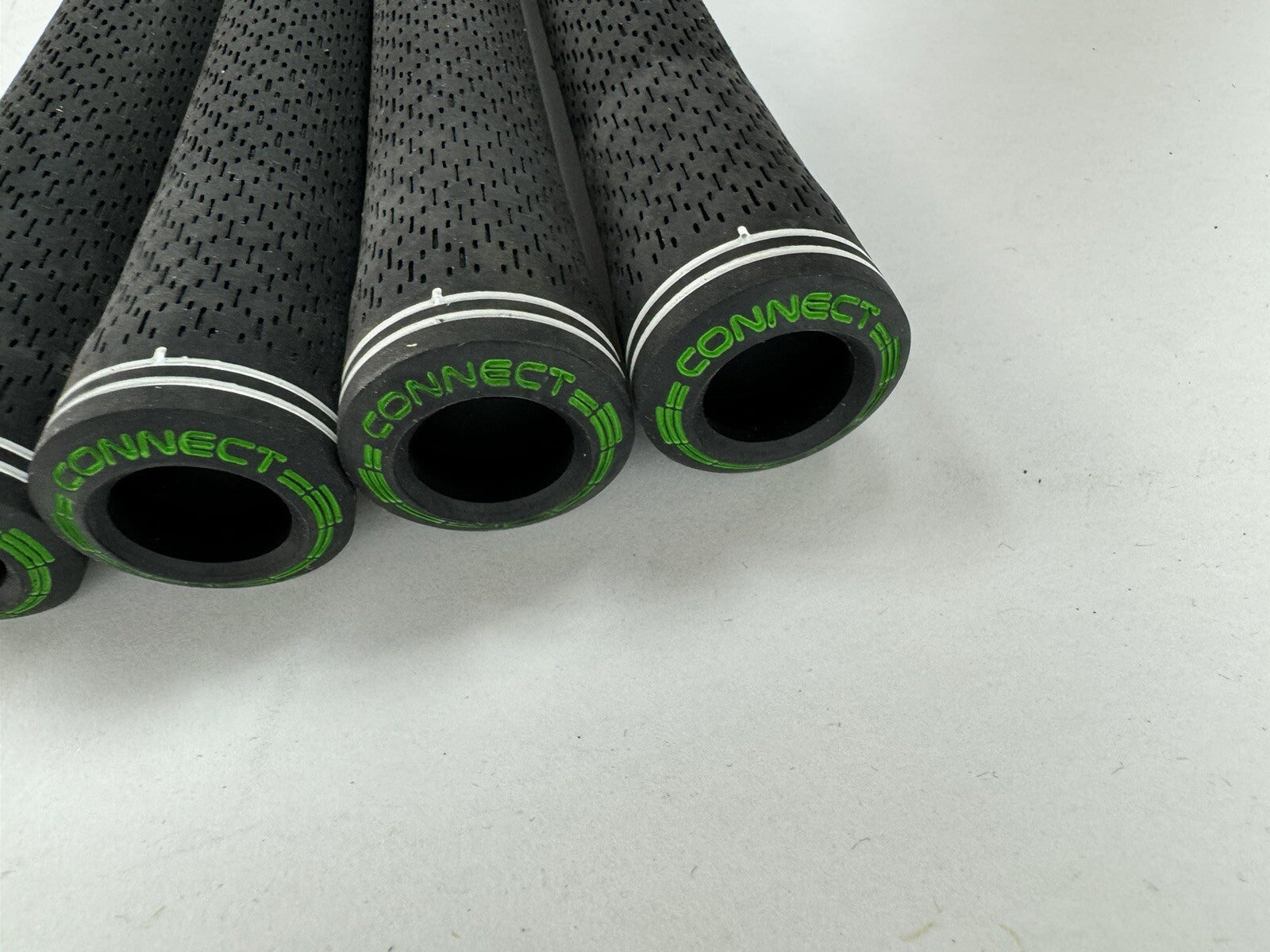 Lamkin Midsize Golf Grips (4) Across Connect Compatible/Black/New /1921010