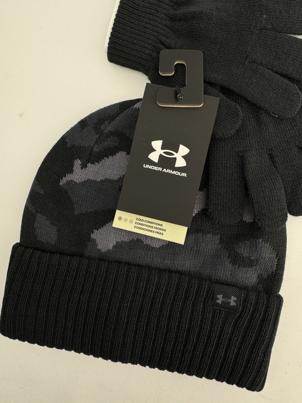 Boys Under Armour Beanie And Gloves Set Black Camouflage Kids Brand New/ 309843