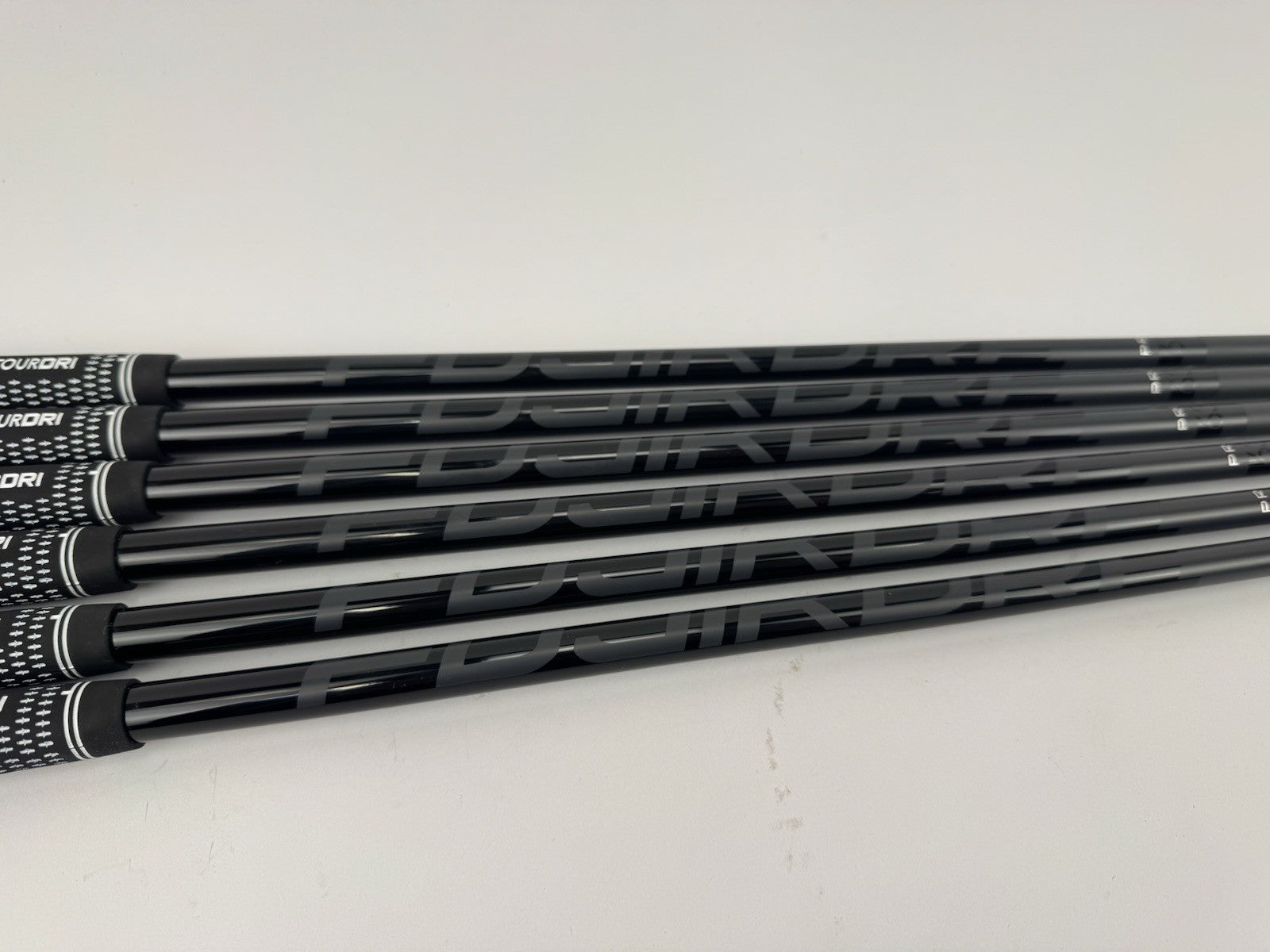 Fujikura Pro Iron Shaft Set (6) 5-PW Regular Graphite 0.355 Tapered /Grips/339940