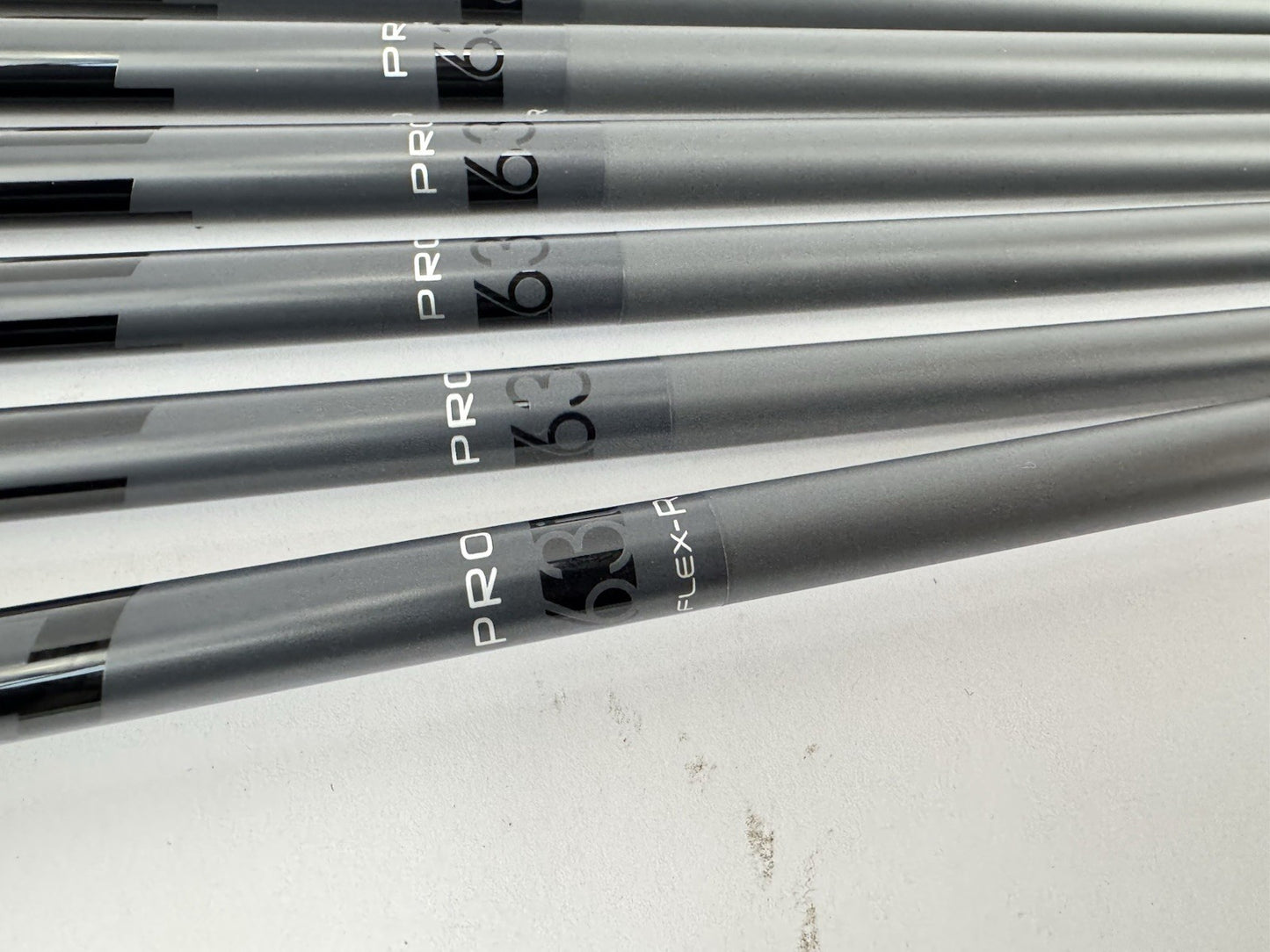 Fujikura Pro Iron Shafts 5-PW Regular Graphite 0.355 Tapered /Jumbo Grips/339264