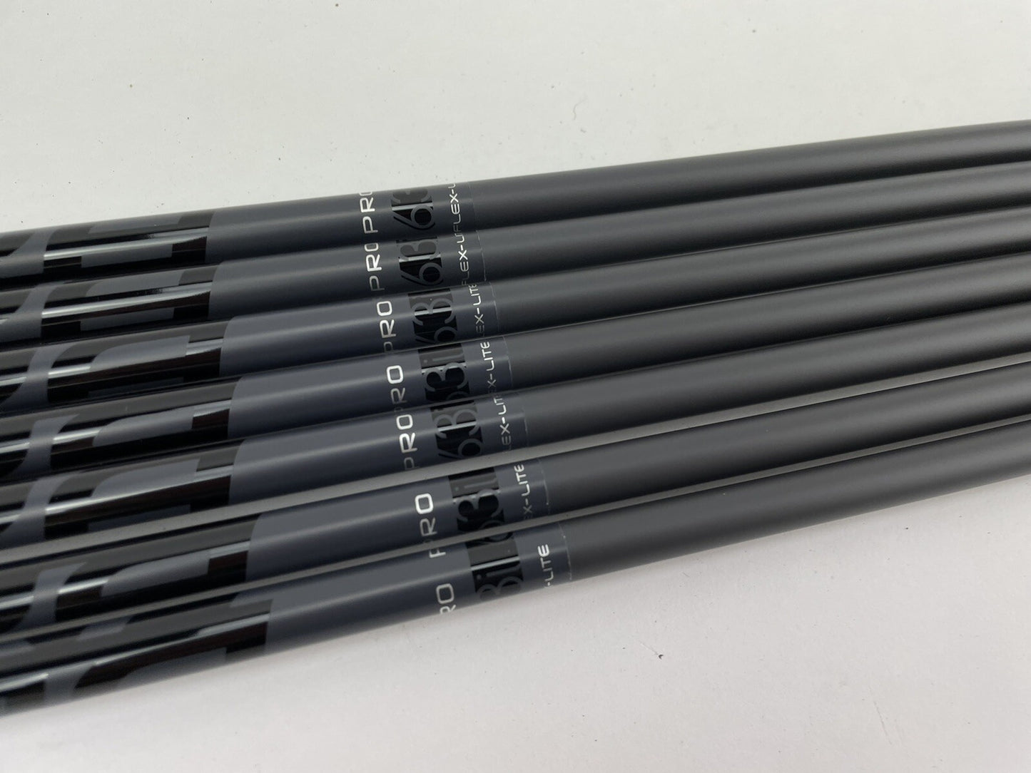 Fujikura Pro 63i Iron Shaft Set (7) Regular Flex Graphite/0.370 Parallel/New1