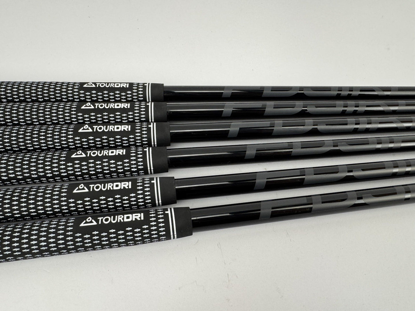 Fujikura Pro Iron Shaft Set (6) 5-PW Regular Graphite 0.355 Tapered /Grips/339941