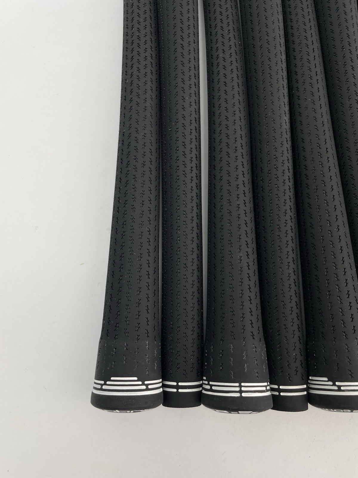 New Lamkin Golf Grips (9) Standard /+58R /Arccos Compatible /Black /White /298741