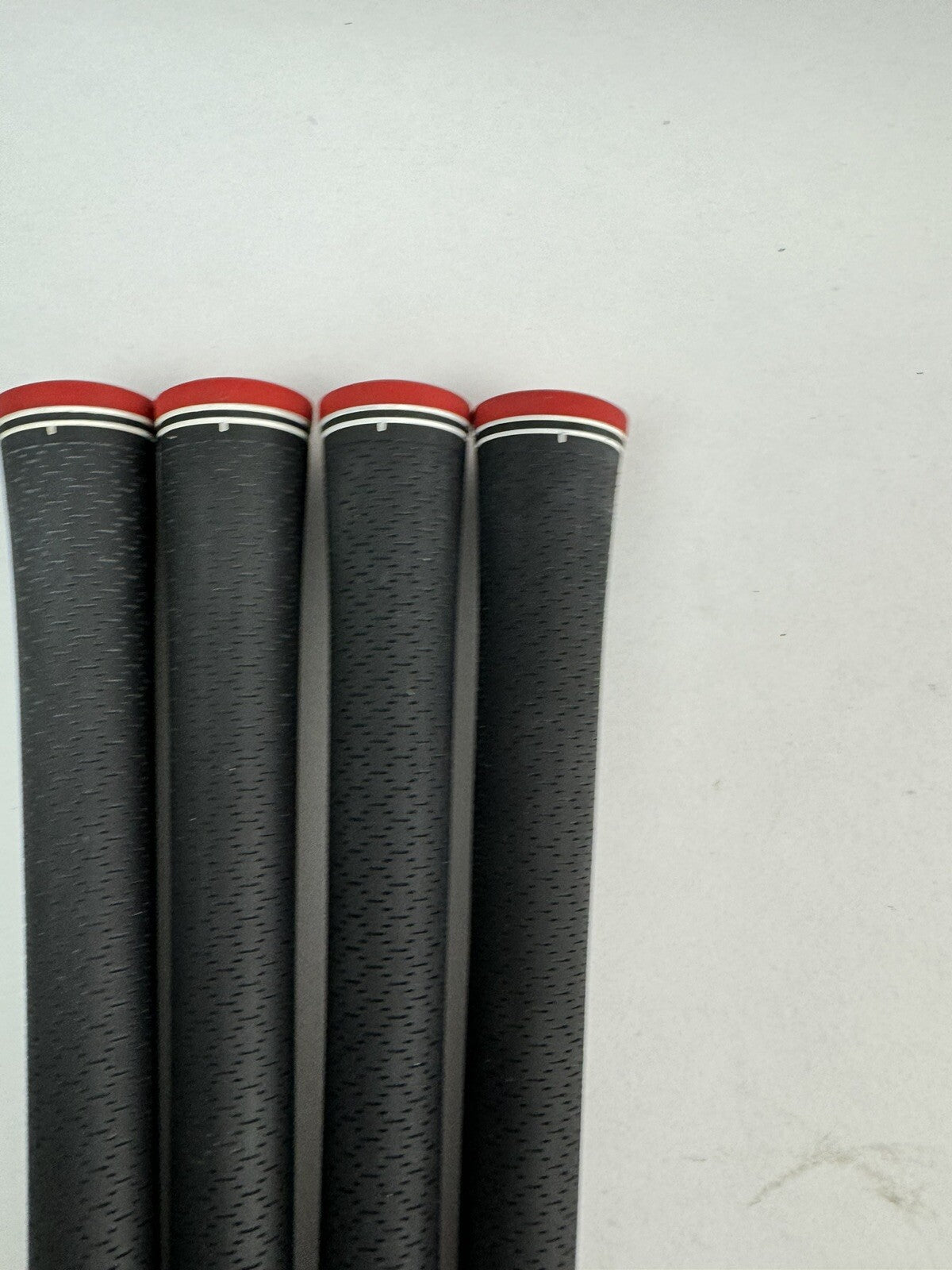 Taylormade Lamkin Golf Grips (4) Standard /Black/Red /Pulled /334834
