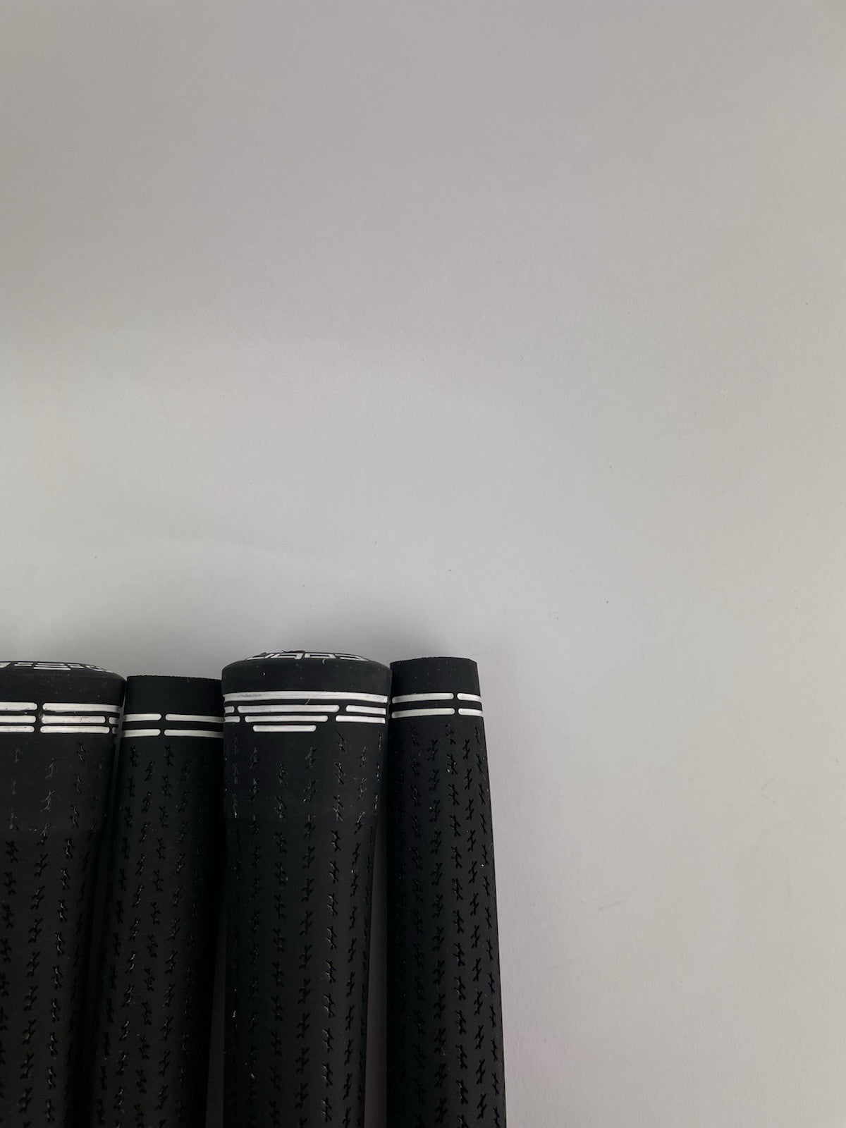 New Lamkin Golf Grips (6) Standard /+58R /Arccos Compatible /Black /White /298715