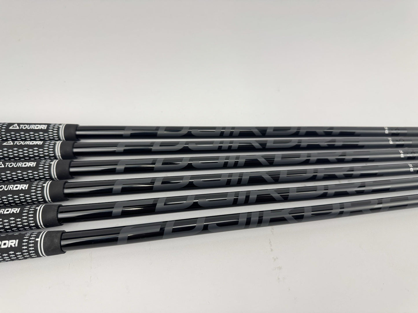 Fujikura Pro Iron Shafts 5-PW Regular Graphite 0.355 Tapered /Jumbo Grips/339260