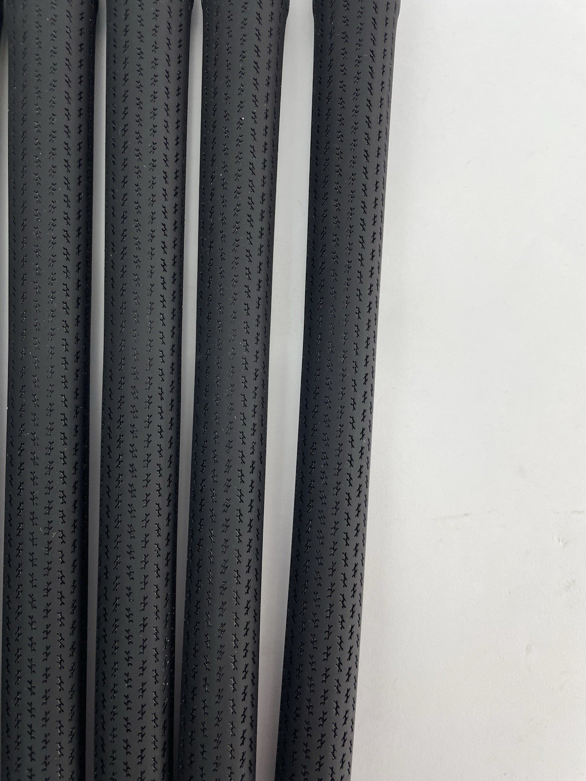 New Lamkin Golf Grips (5) Standard /+58R /Arccos Compatible /Black /White /298703