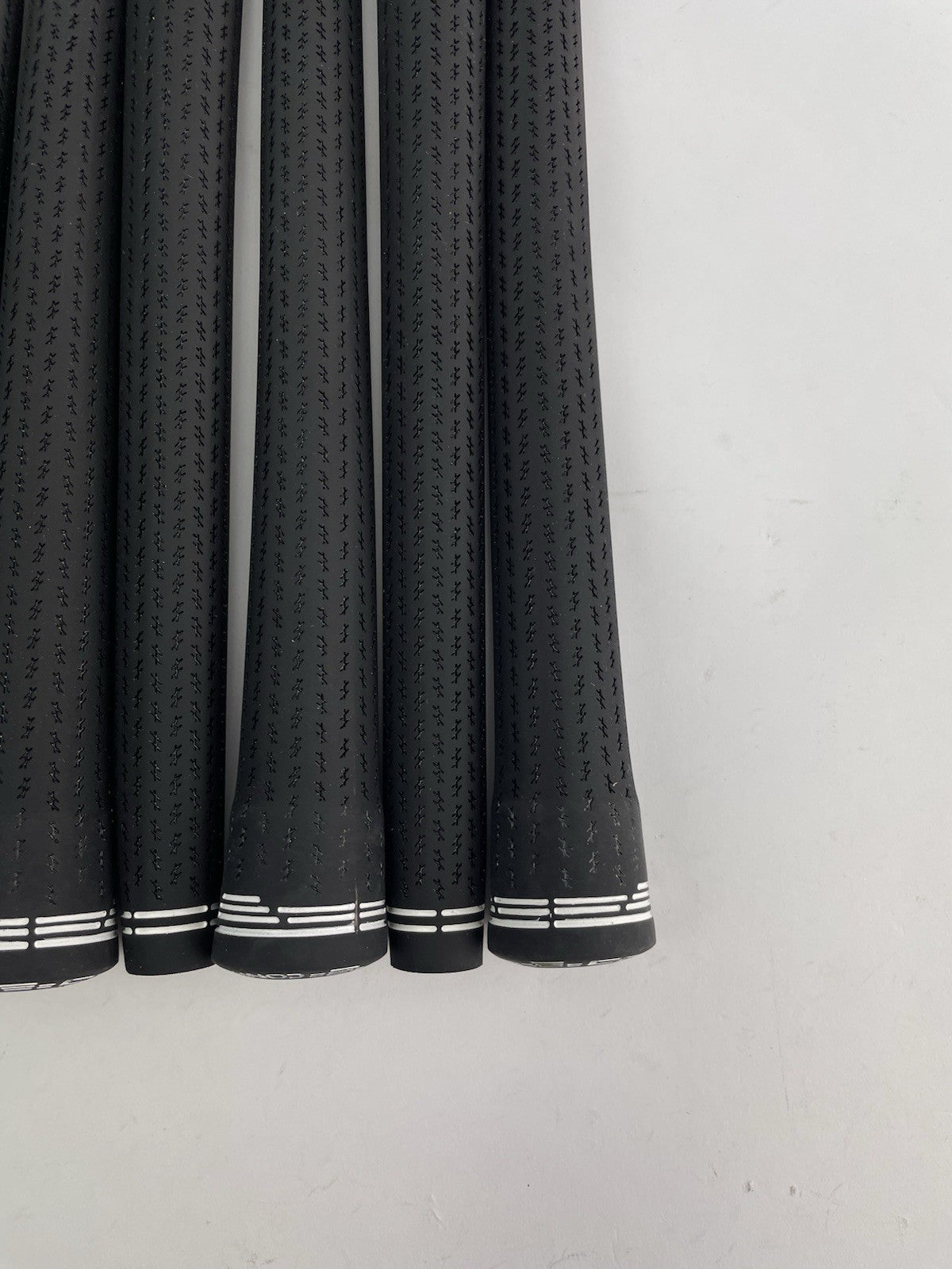 New Lamkin Golf Grips (8) Standard /+58R /Arccos Compatible /Black /White /298732