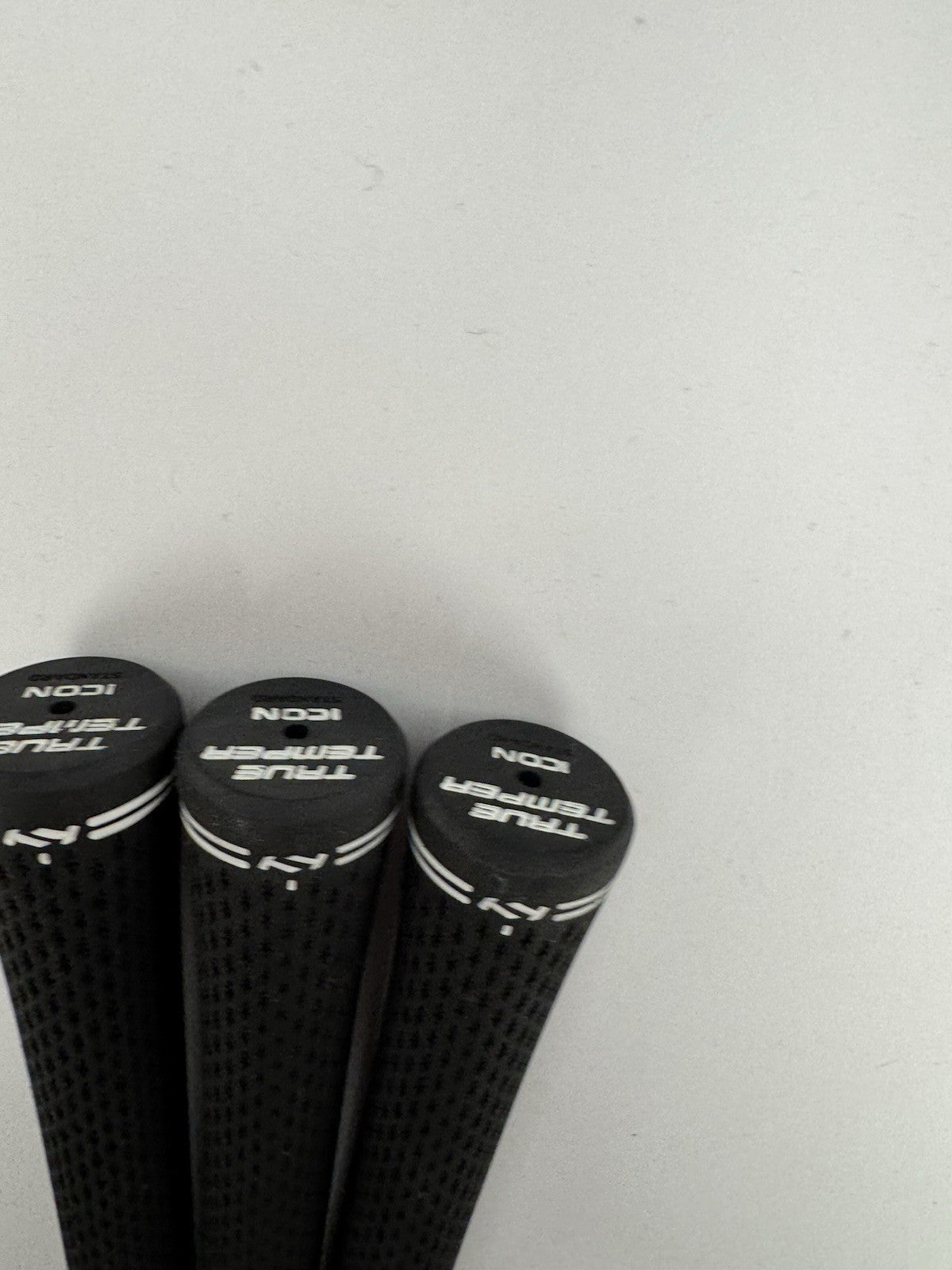 True Temper Golf Grips (3) Icon Mens Standard /Black/White /Pulled /312345