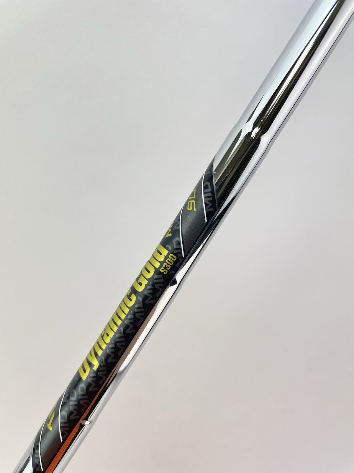 Dynamic Gold Mid 90 Iron Shaft Stiff Flex Steel 35 /0.370 Parallel /269005
