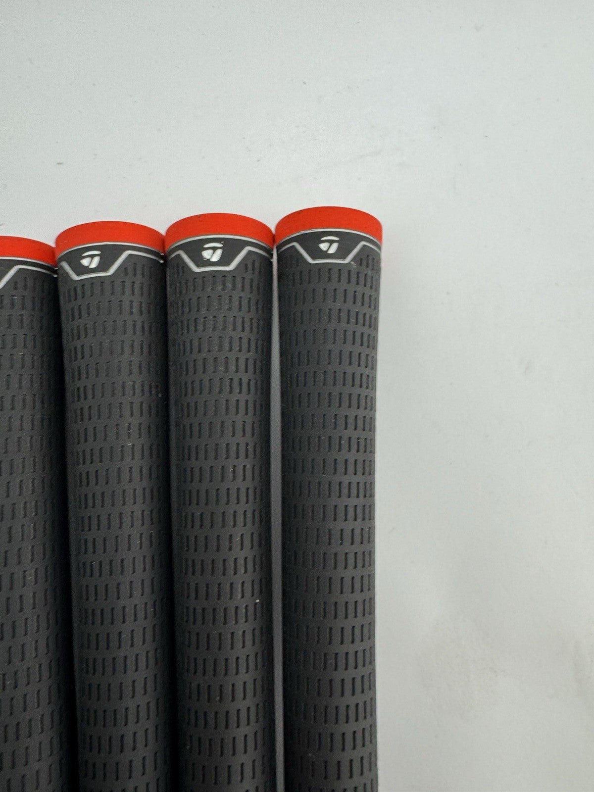 Taylormade Lamkin Golf Grips (4) Standard /Black /Red /Pulled /303404