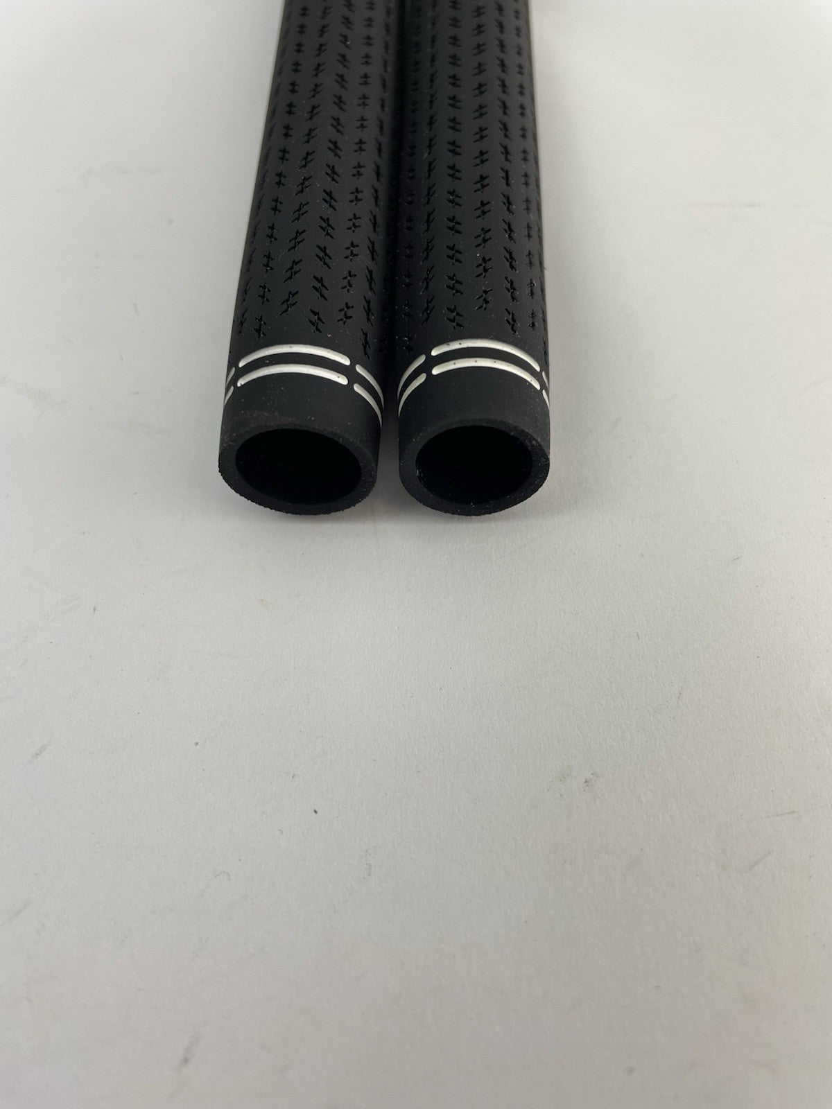 New Lamkin Golf Grips (2) Standard /+58R /Arccos Compatible /Black /White /298674