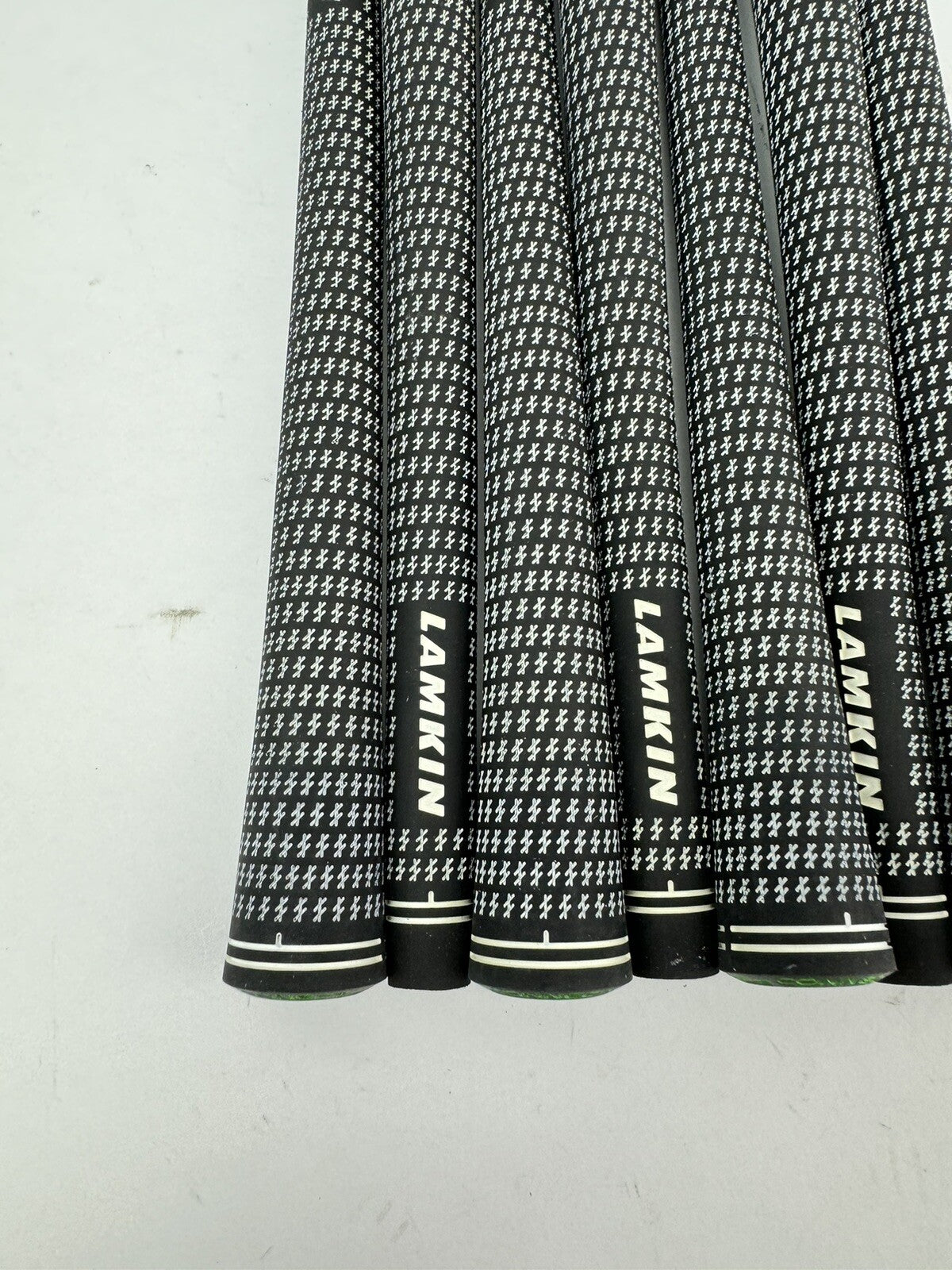 Lamkin Crossline Golf Grips (7) Men’s Standard /Arcoss Connect Compatible/286993