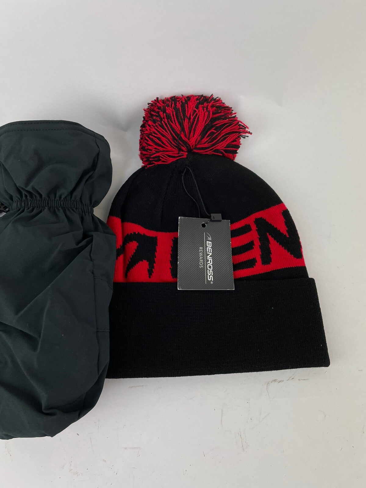 Golf Winter Gift Set Bobble Beanie & Winter Mitts /L/XL /Red/Black/New4