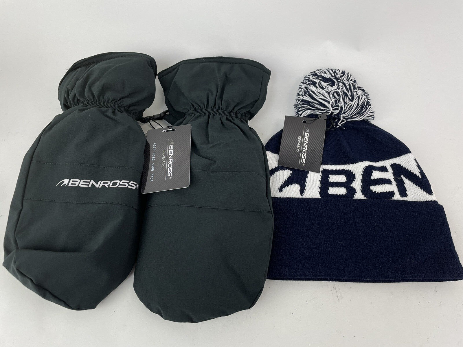 Golf Winter Gift Set Bobble Beanie & Winter Mitts /L/XL /Navy/Black/New0
