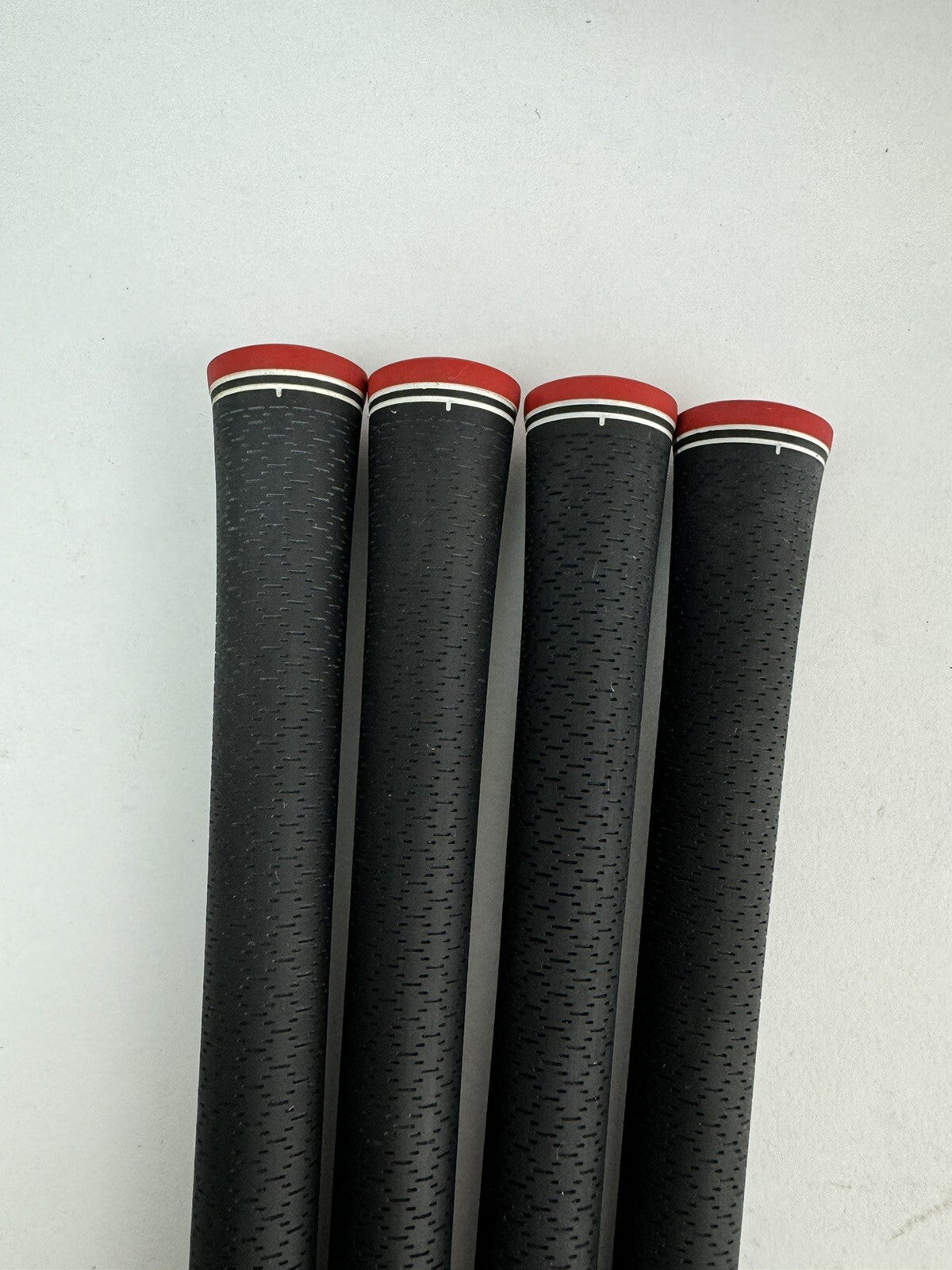 Taylormade Lamkin Golf Grips (4) Standard /Black/Red /Pulled /334833