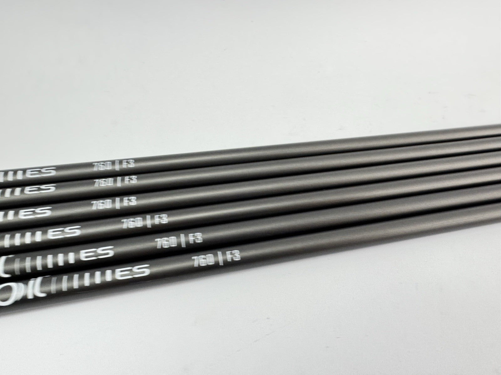 UST Recoil Iron Shaft Set (6) 760 ES F3 Regular Graphite 0.355 Tapered /285534