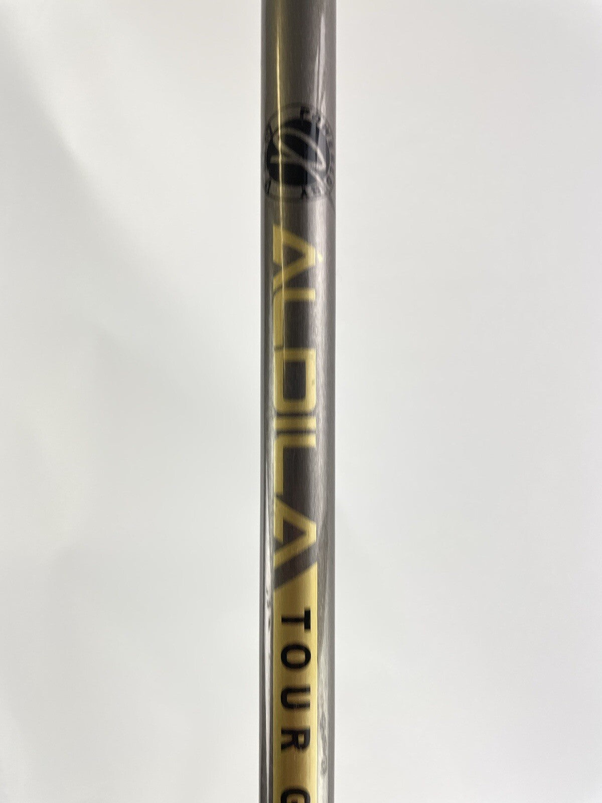 Tommy Armour 2 Iron Ti100 Aldila Stiff Graphite /Right Handed /New Grip /863018