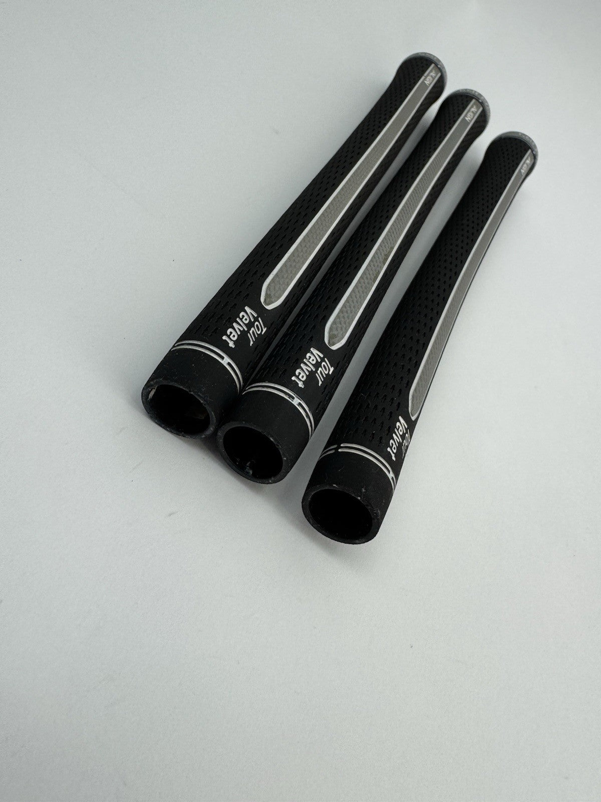 Good Pride Tour Velvet Align Grips (3) Standard Callaway /Pulled /341687