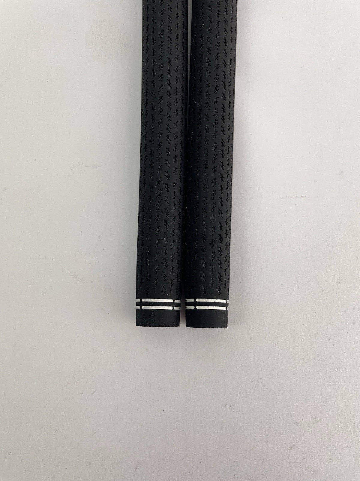 New Lamkin Golf Grips (2) Standard /+58R /Arccos Compatible /Black /White /298671