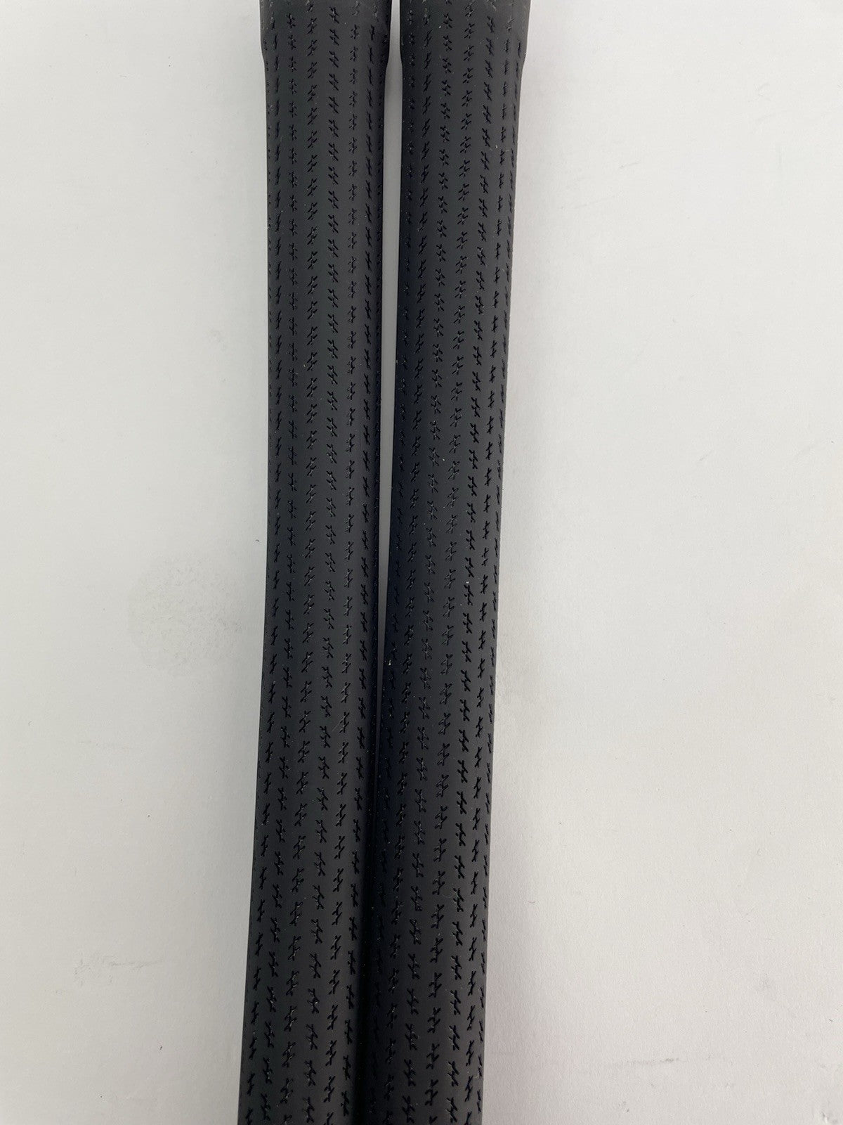 New Lamkin Golf Grips (2) Standard /+58R /Arccos Compatible /Black /White /298672