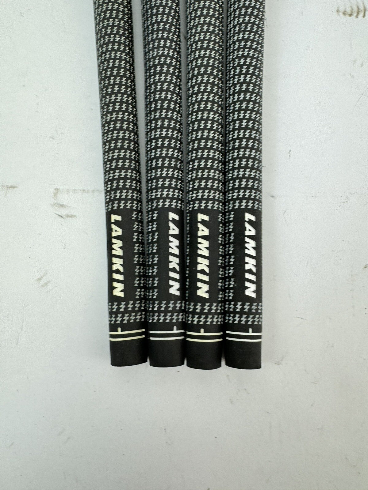 Lamkin Crossline Golf Grips (4) Men’s Standard /Arcoss Connect Compatible/279182