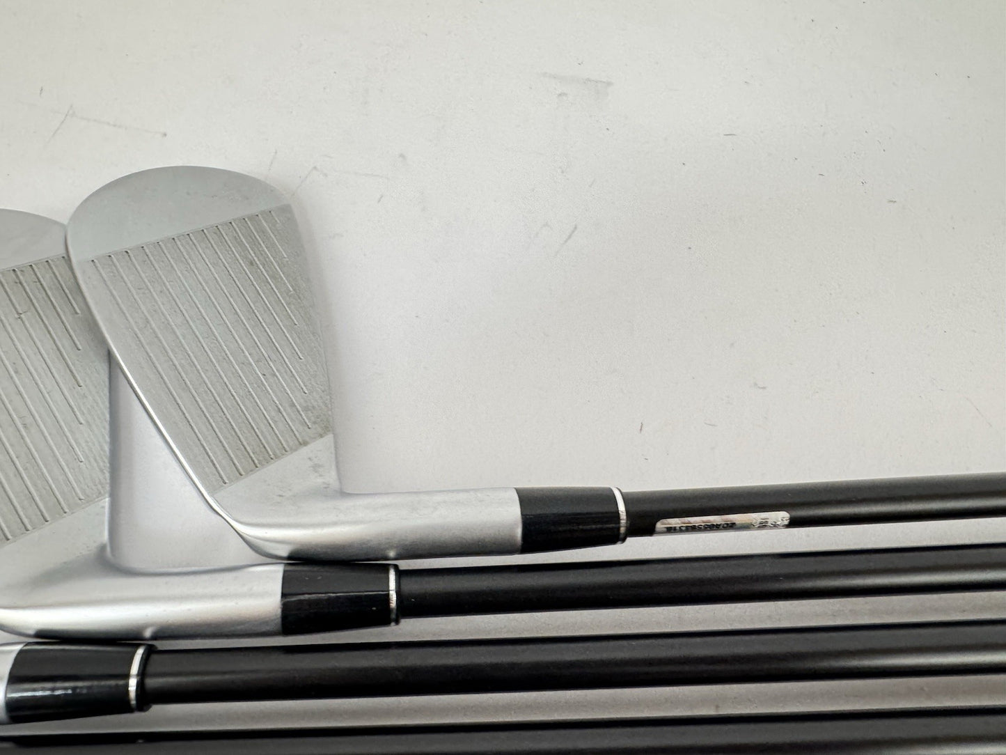 Srixon Zxi4 Irons 6-PW + AW Helium 60 F3 Regular Graphite /Lamkin Midsize /347497