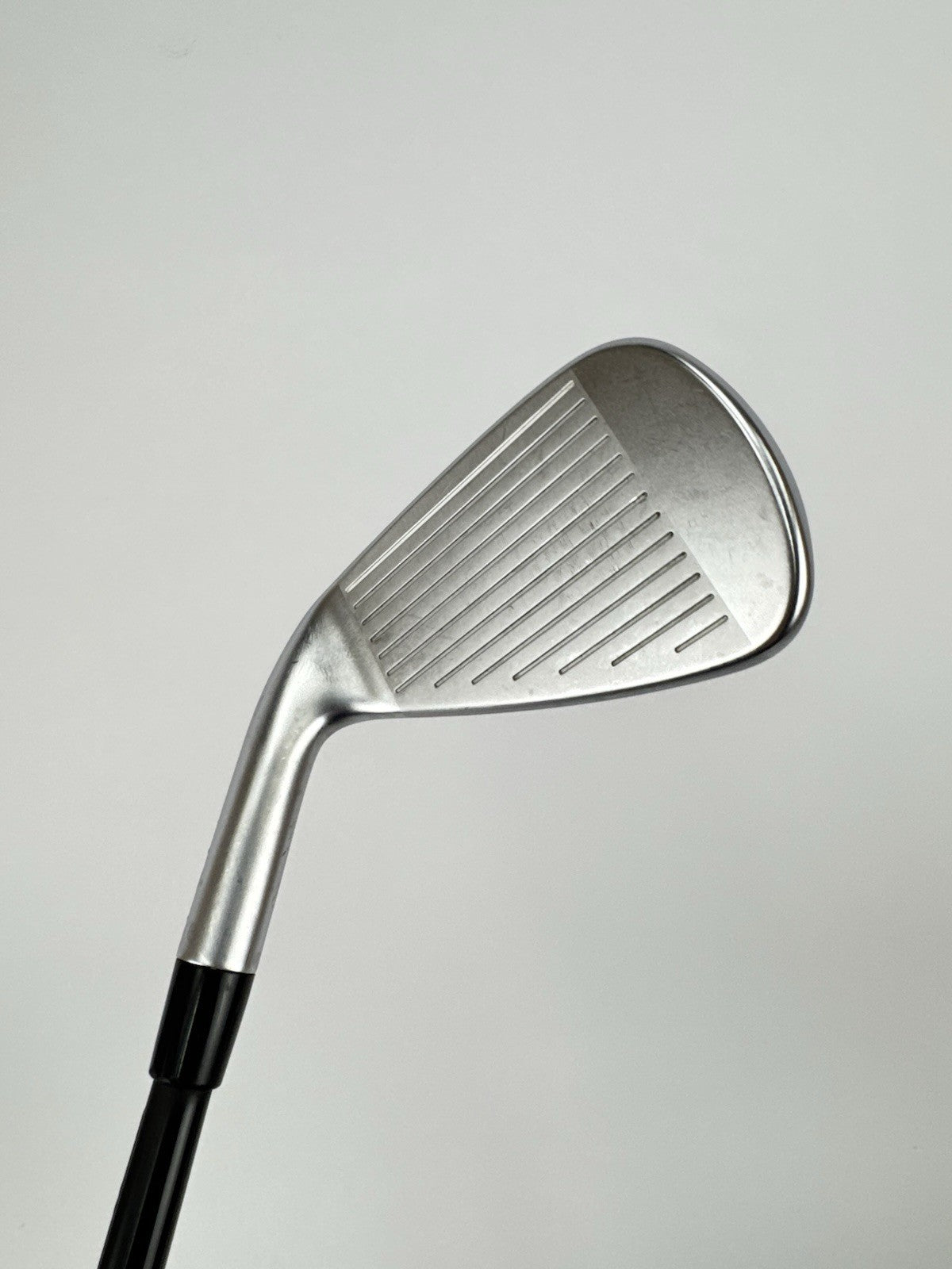 Cleveland Launcher XL 7 Iron 29* Catalyst Black Regular Graphite /Right /3297912