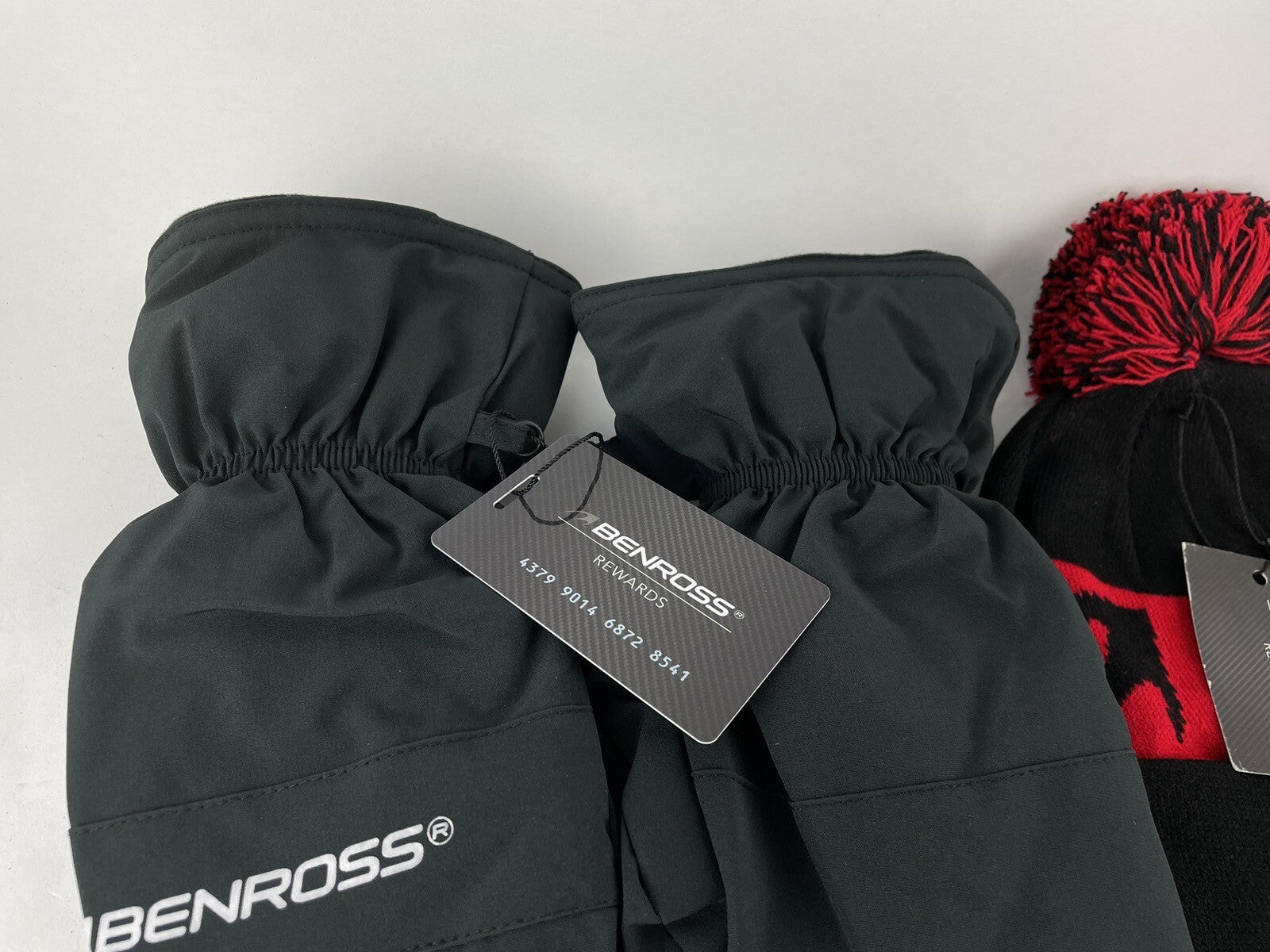 Golf Winter Gift Set Bobble Beanie & Winter Mitts /L/XL /Red/Black/New1