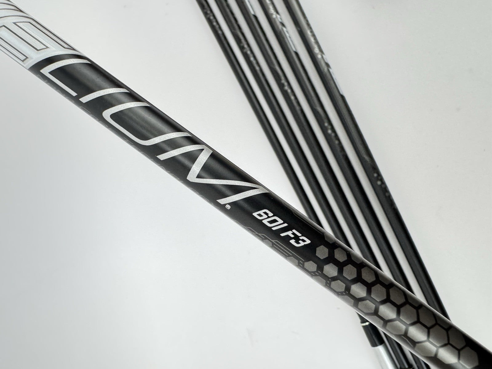 Srixon Zxi4 Irons 6-PW + AW Helium 60 F3 Regular Graphite /Lamkin Midsize /347498