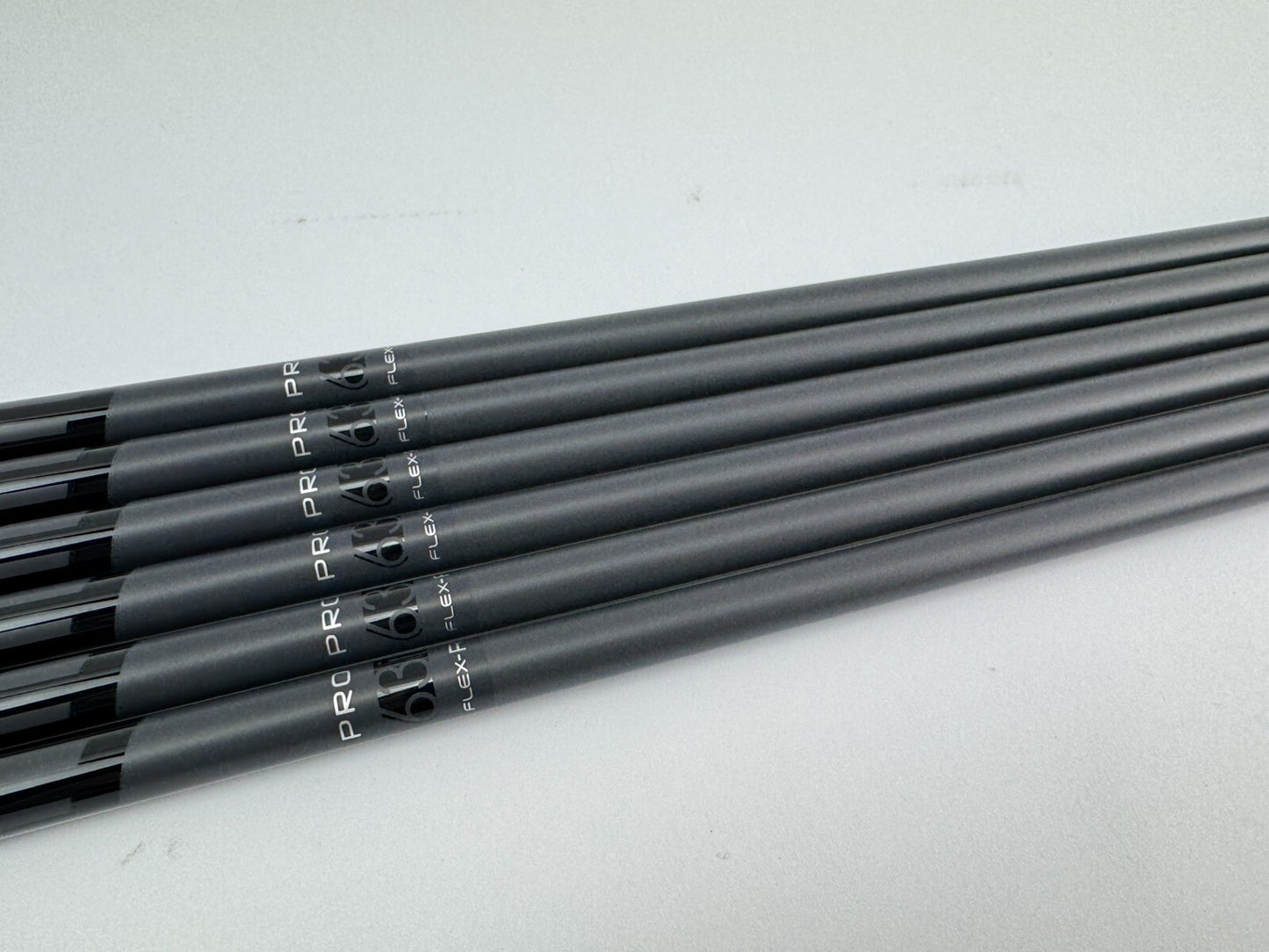 Fujikura Pro Iron Shaft Set (6) 5-PW 63i Regular Graphite 0.355 /Golf Pride Mid4