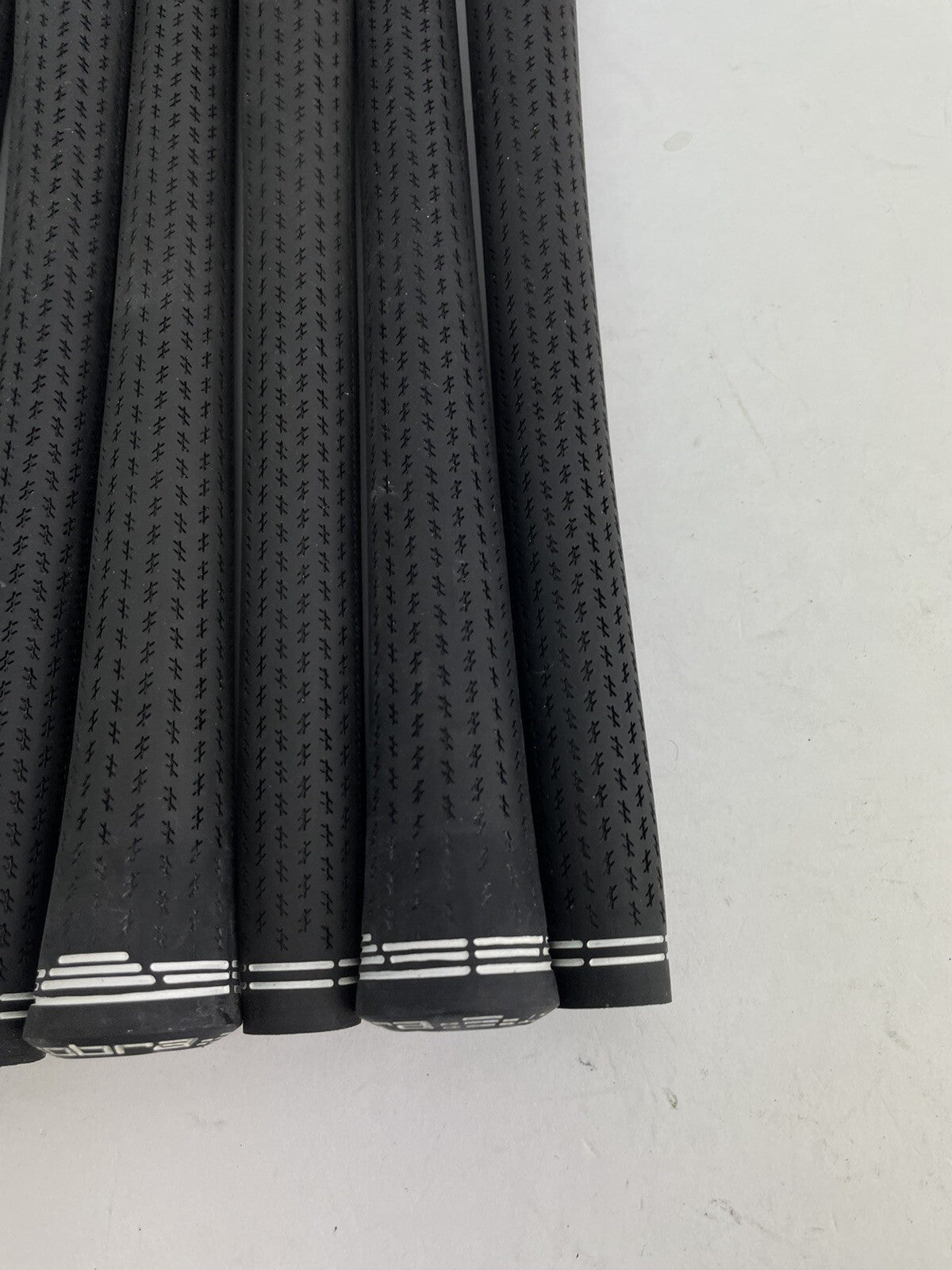 Cobra Lamkin Golf Grips (7) Standard /Black /Pulled /Arccos Compatible /328195