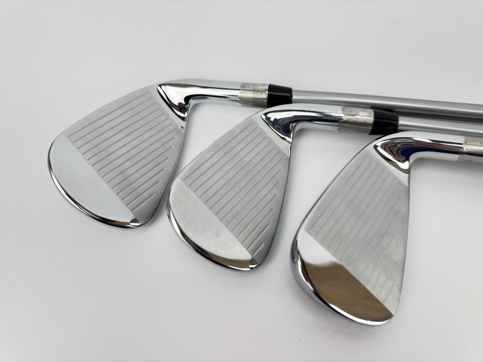 Callaway Elyte X Irons 6,8+PW Left Handed Aldila Rogue Regular Graphite /323364