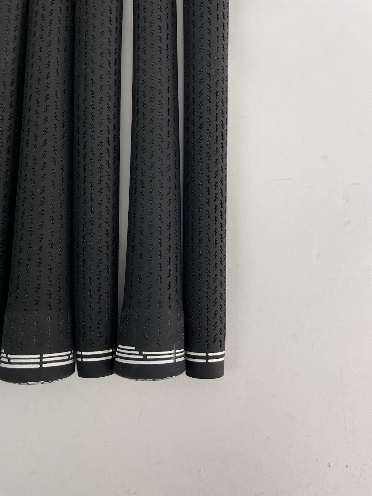 New Lamkin Golf Grips (7) Standard /+58R /Arccos Compatible /Black /White /298722