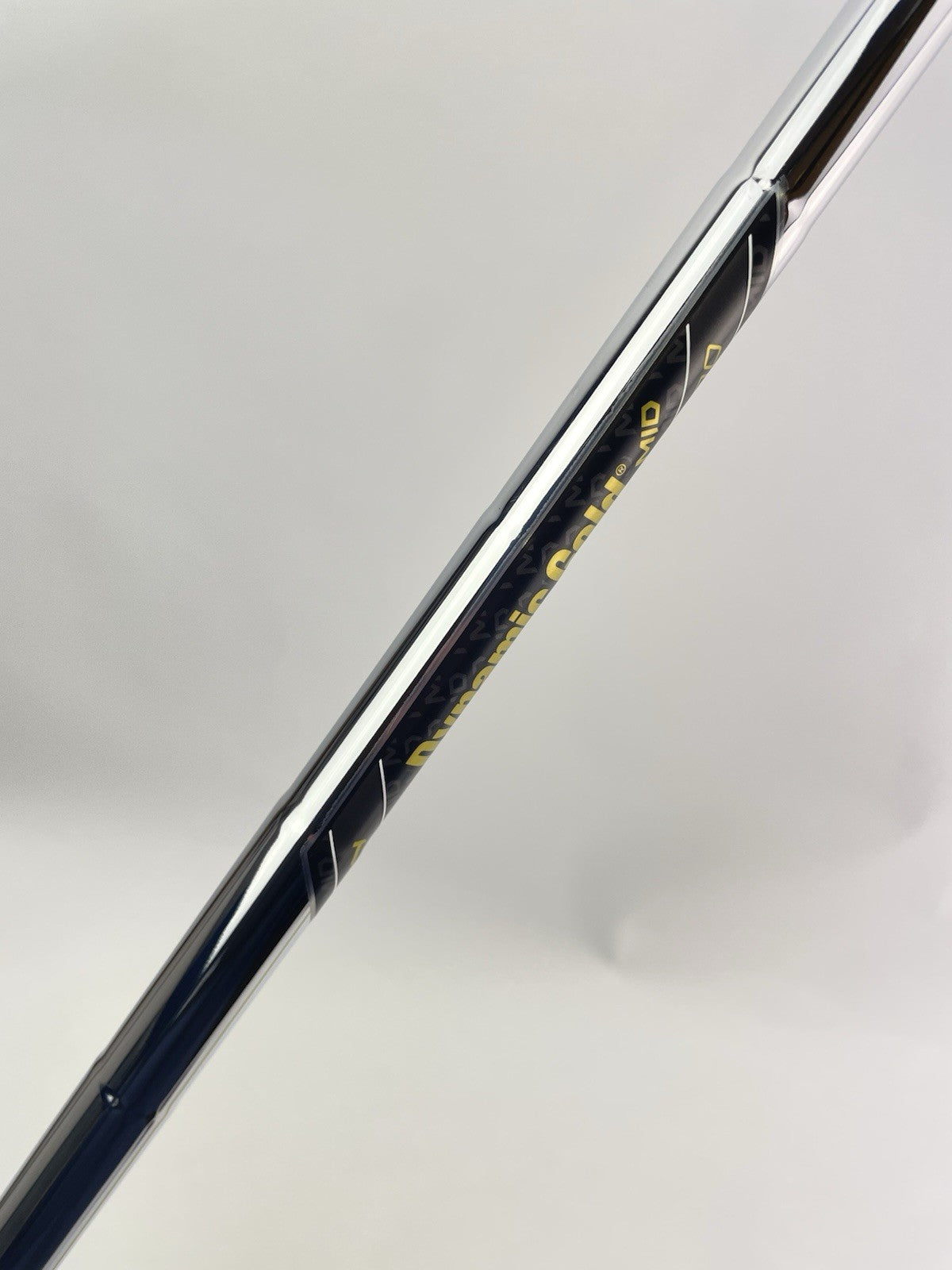 Dynamic Gold Mid 100 Iron Shaft 35” /0.370 Parallel /303542