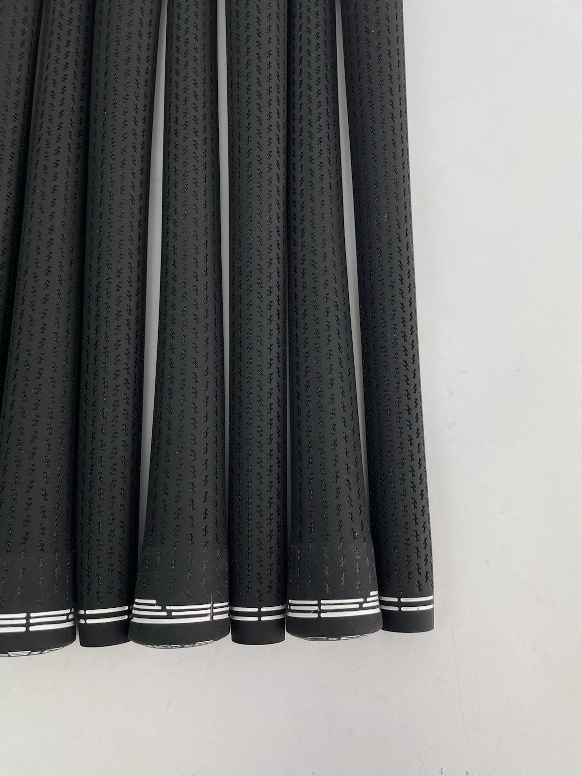 New Lamkin Golf Grips (10) Standard /+58R /Arccos Compatible /Black /White/298752