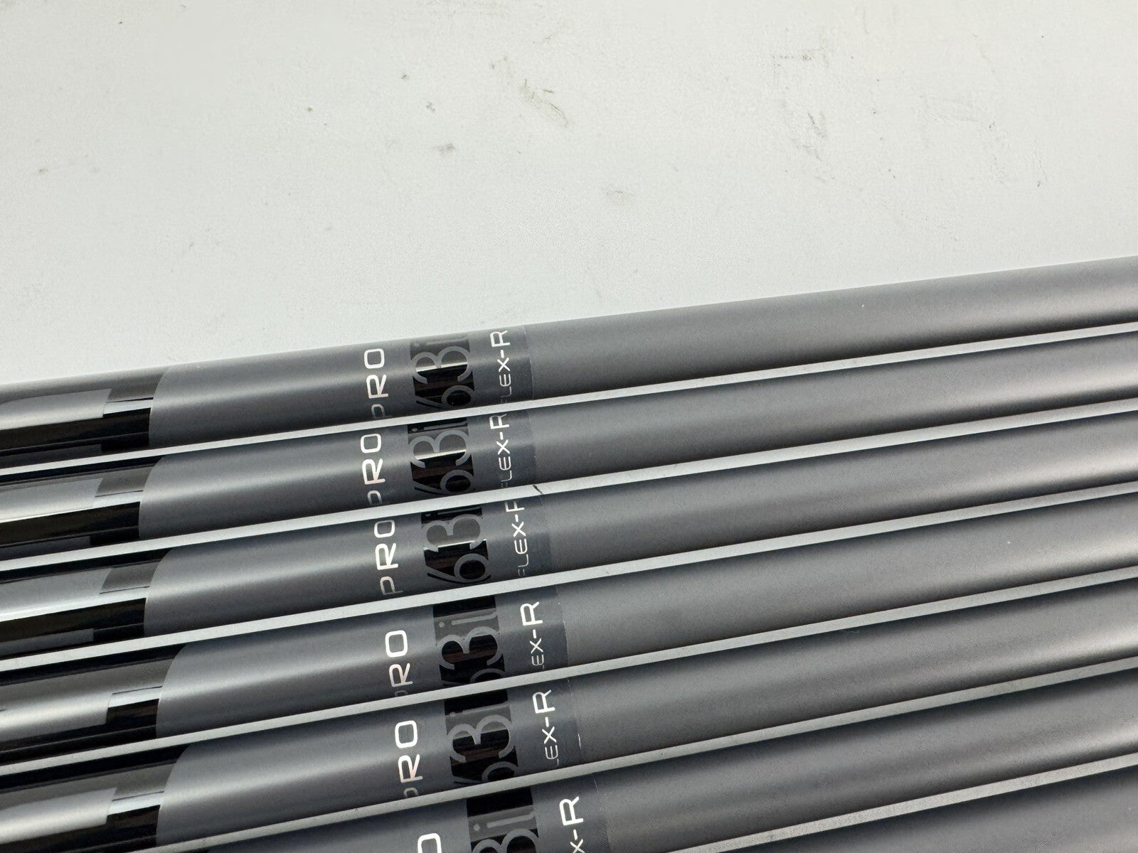 Fujikura Pro Iron Shaft Set 4-PW 63i Regular Flex Graphite/0.370 /Golf Pride5