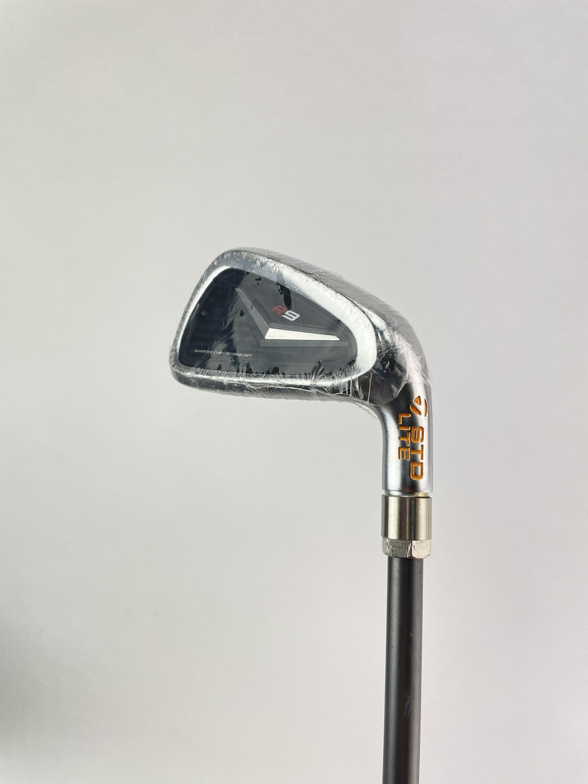 Taylormade R9 6 Iron Lite Regular  Graphite /Right /New Grip /Demo /+1/2" /189902