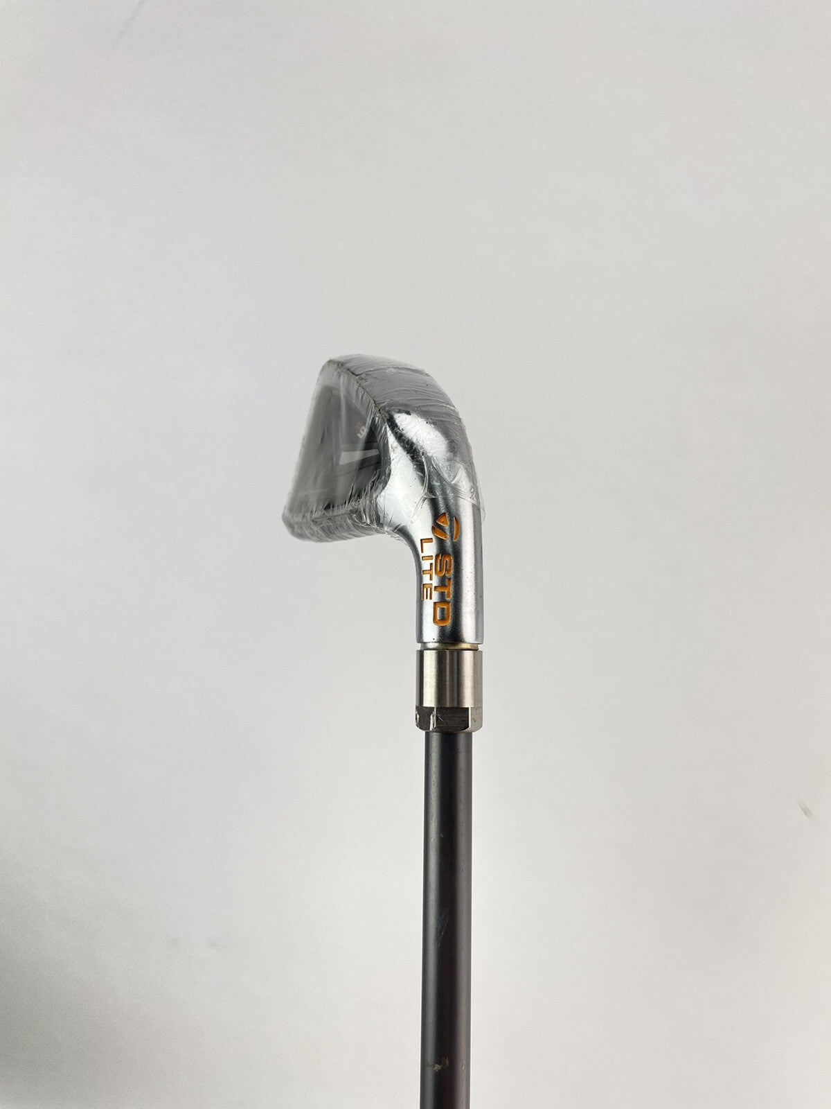 Taylormade R9 6 Iron Lite Regular  Graphite /Right /New Grip /Demo /+1/2" /189903