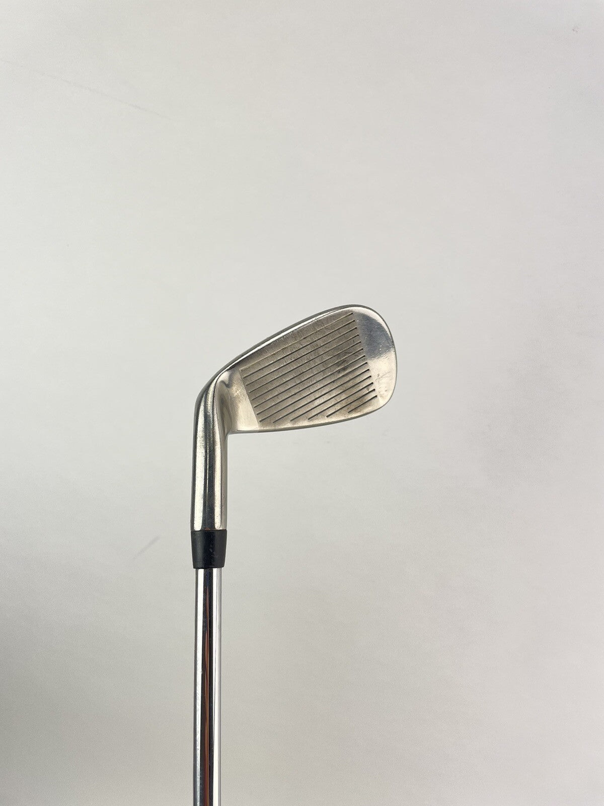 Wilson Deep Red 6 Iron Regular Flex Steel /Right Handed /New Mid Grip /192597