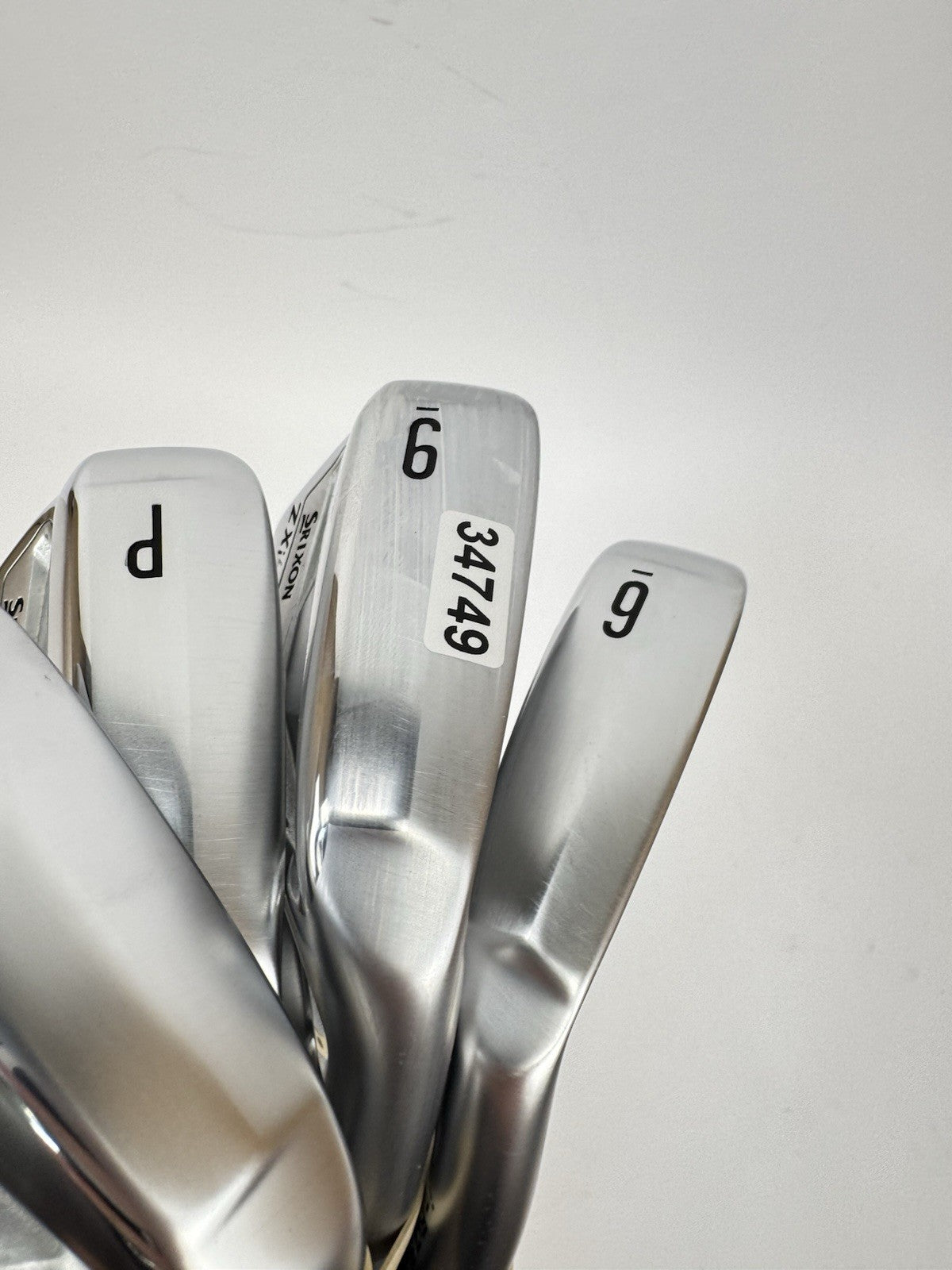 Srixon Zxi4 Irons 6-PW + AW Helium 60 F3 Regular Graphite /Lamkin Midsize /3474919