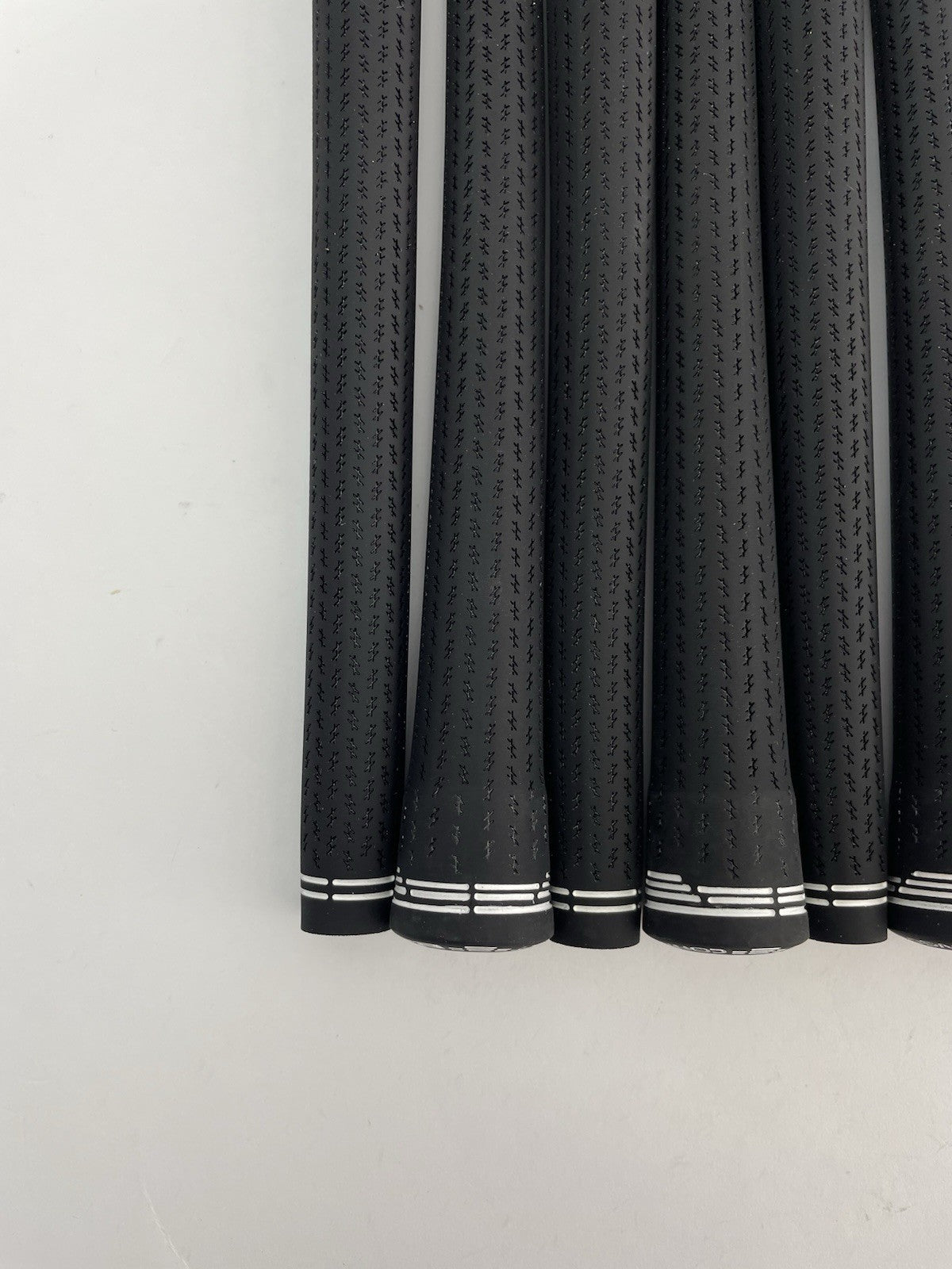 New Lamkin Golf Grips (7) Standard /+58R /Arccos Compatible /Black /White /298721